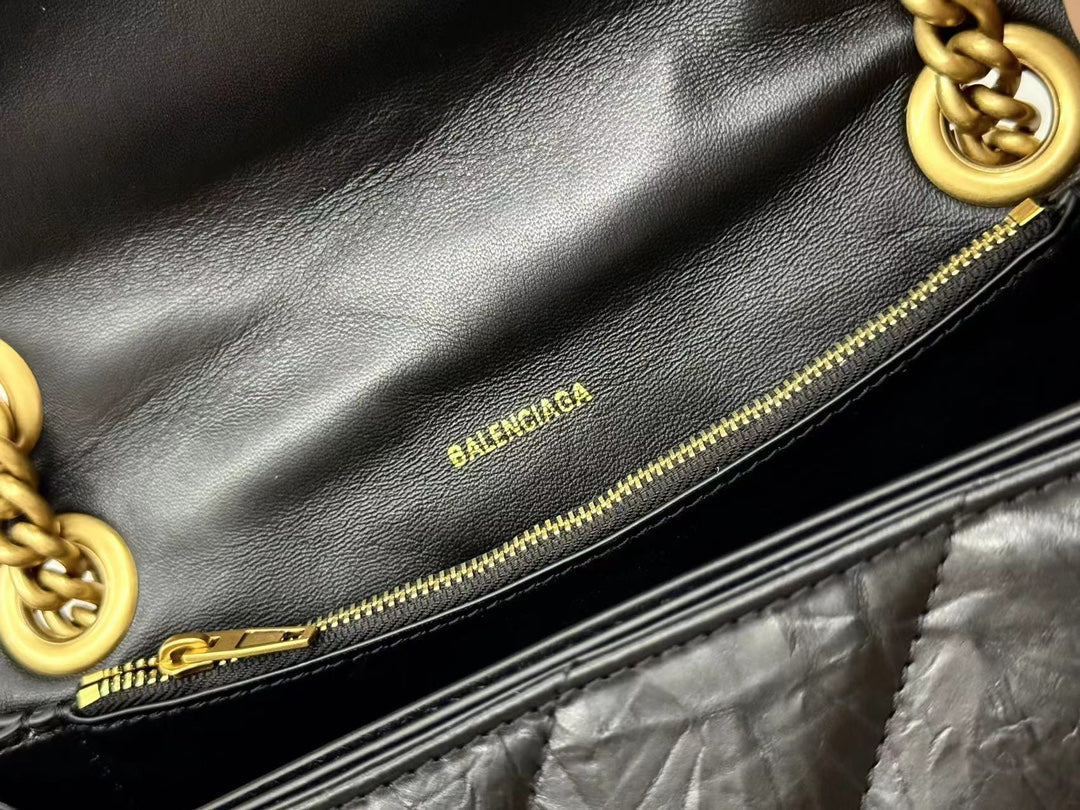 CRUSH MEDIUM CHAIN BAG 31 IN BLACK QUILTED CRUSHED CALFSKIN GOLD HARDWARE