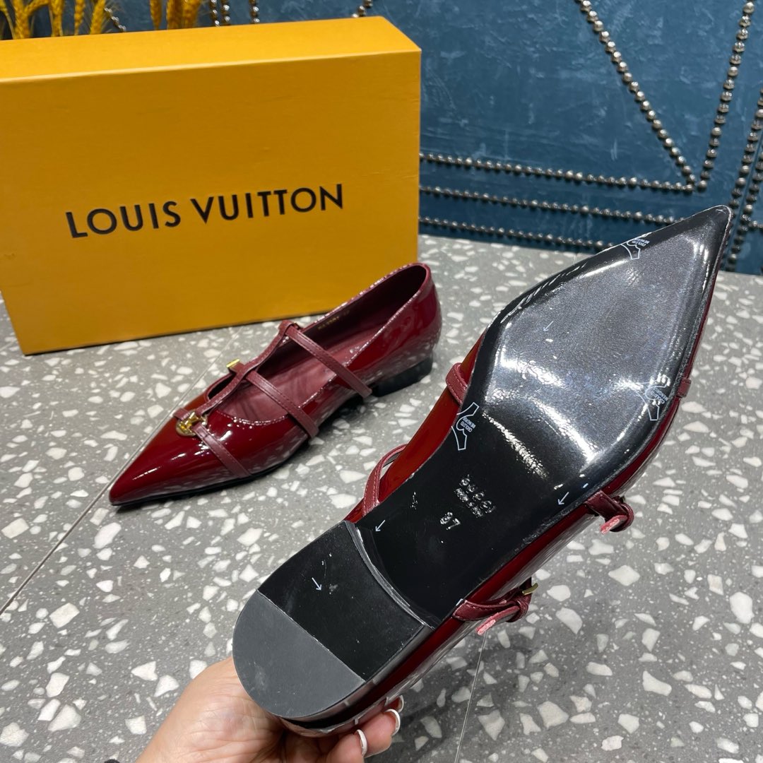 POINTED FLAT SHOES IN BURGUNDY RED CALFSKIN