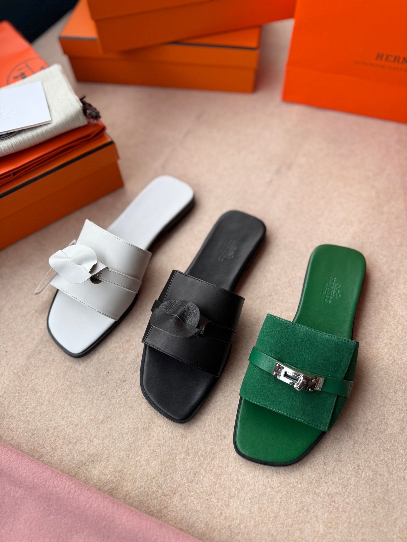 0RAN SANDALS IN EMERALD GREEN CALFSKIN
