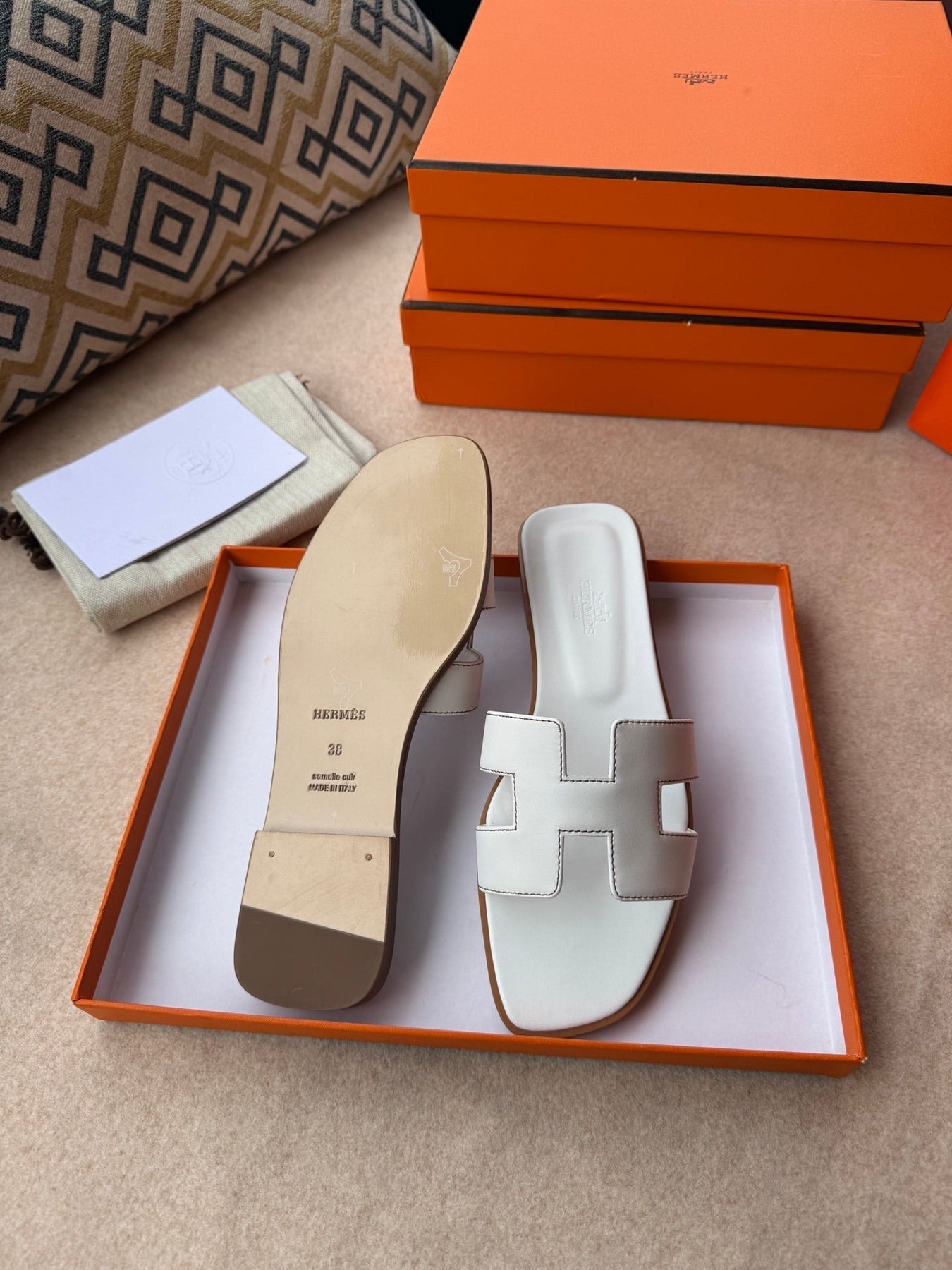0RAN SANDALS IN WHITE CALFSKIN