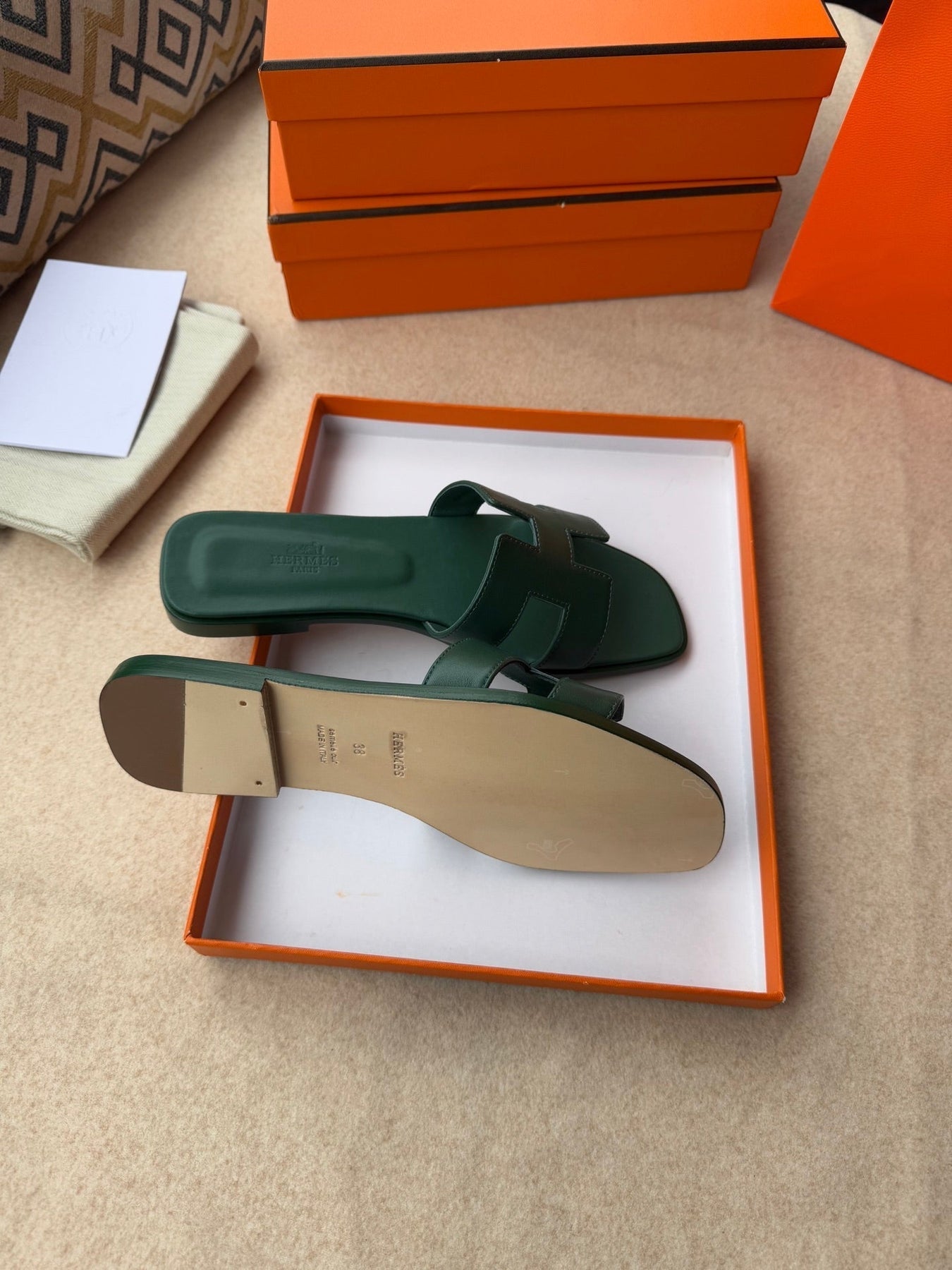 0RAN SANDALS IN FOREST GREEN CALFSKIN