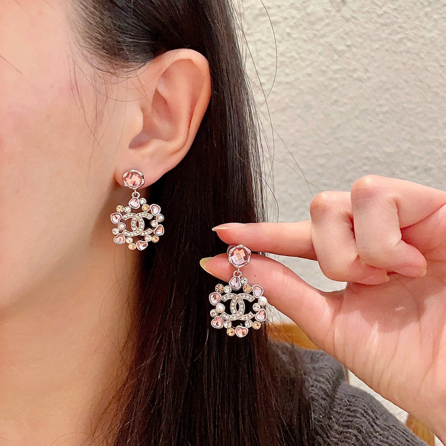 DOUBLE C STUD EARRINGS IN SILVER METAL WHITE & PINK STONES