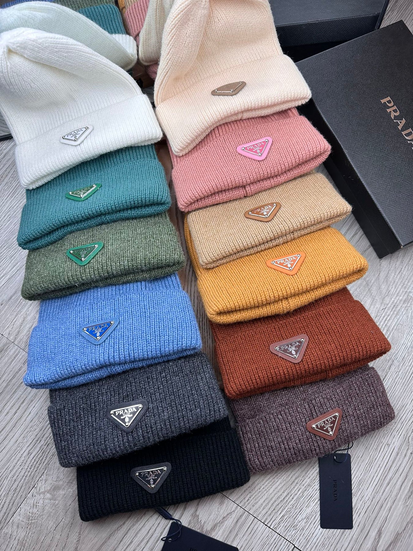 BEANIE HAT IN ARMY GREEN WOOL 332395