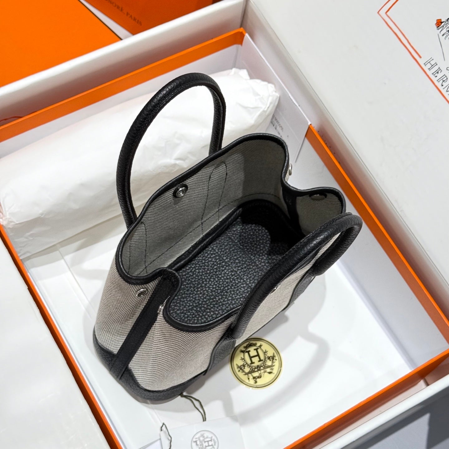 GARDEN PARTY 23CM IN WHITE TOILETS COTTON CANVAS AND BLACK CALFSKIN