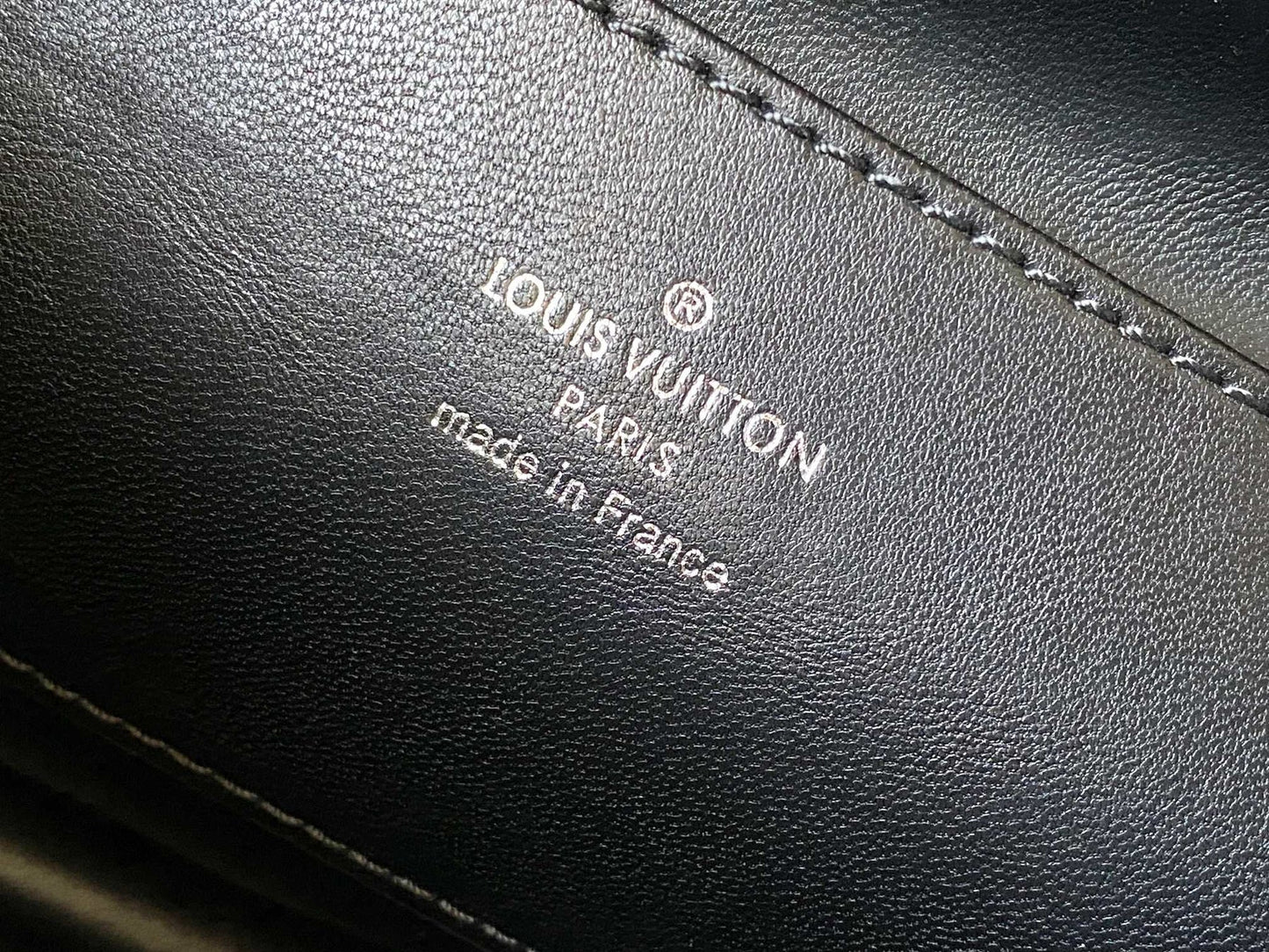 CAPUCINES GM SOUPLE 38 IN BLACK TAURILLON