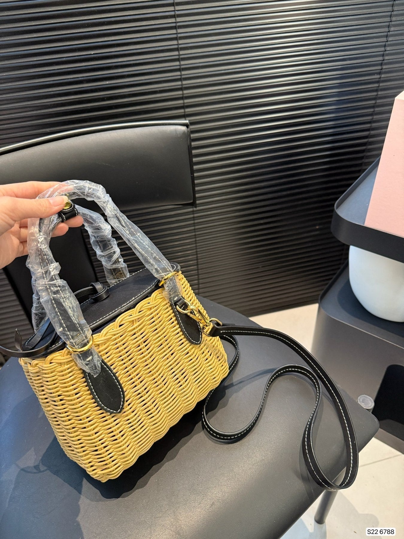 BASKET BAG 18 IN BROWN BEIGE WICKER AND BLACK CALFSKIN TRIM