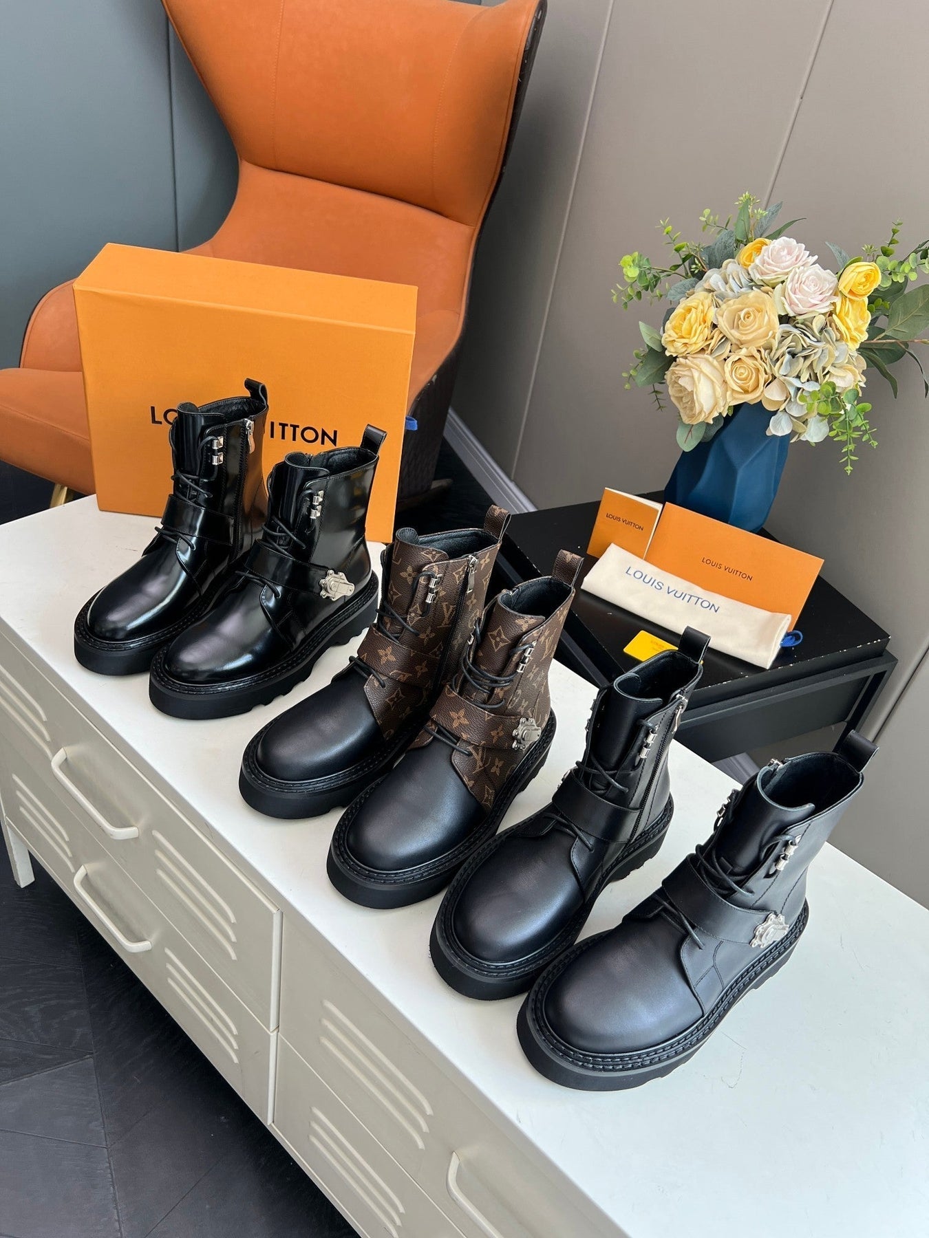 LV WOMEN'S BEAUBOURG ANKLE BOOT IN BLACK CALFSKIN