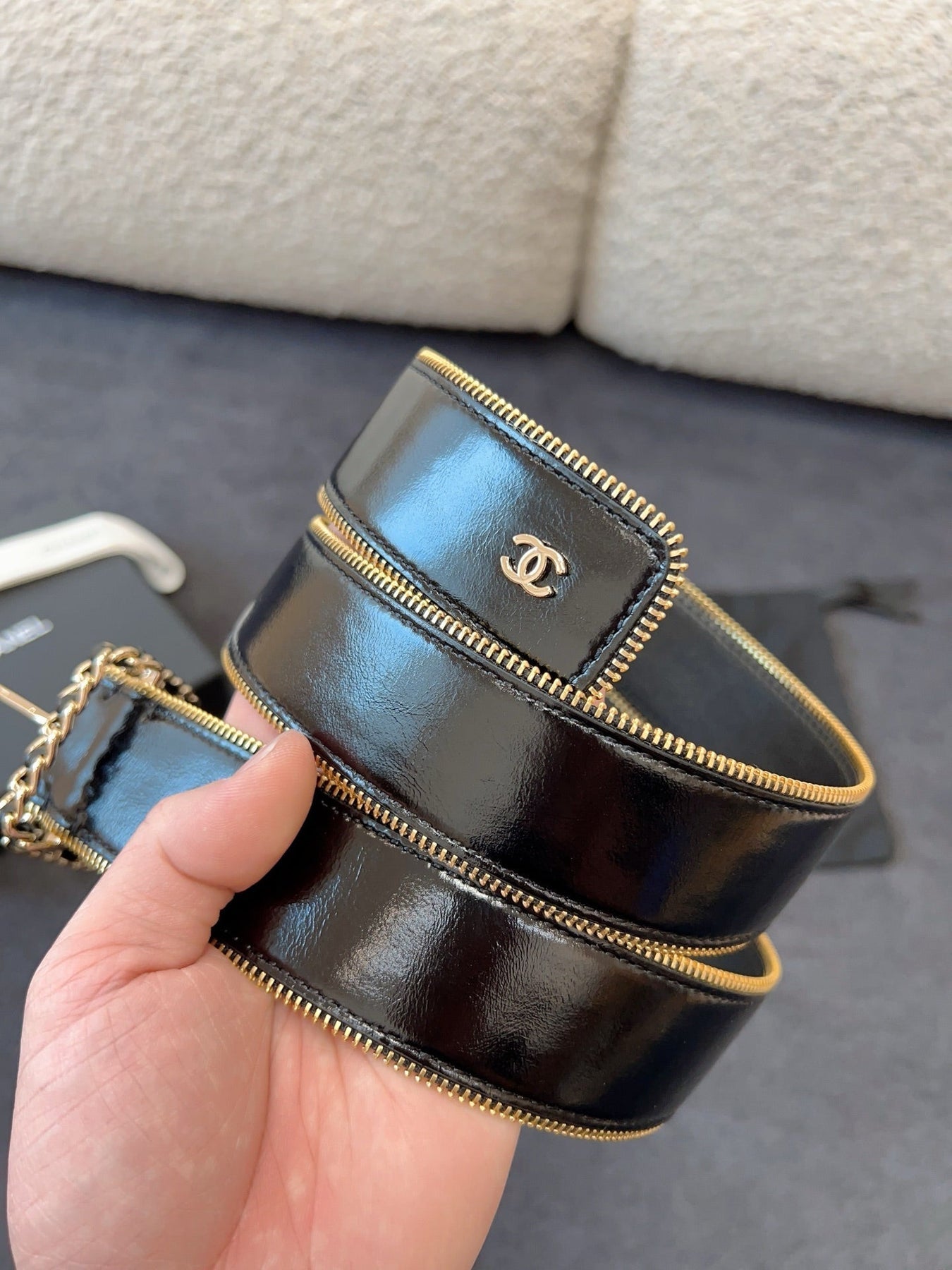 BELT 40MM IN BLACK CALFSKIN WITH INTERWOVEN CHAIN BUCKLE ZIPPER IN TRIM GOLD HARDWARE
