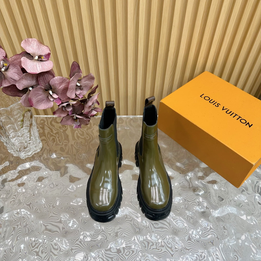 BOTTINE LV BEAUBOURG IN ARMY GREEN GLOSSY CALFSKIN