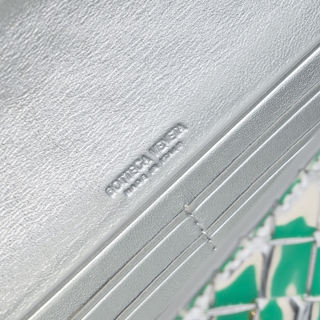 BV Long Clutch Andiamo 31 Silver Metalic Leather Ghw