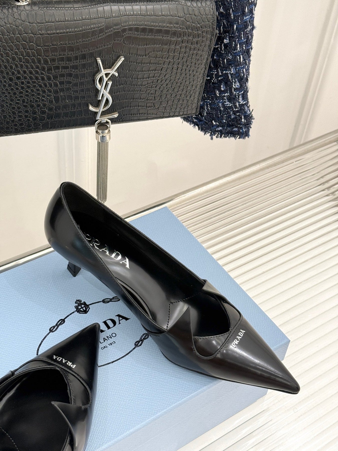 KITTEN HEEL PUMPS IN BLACK CALFSKIN