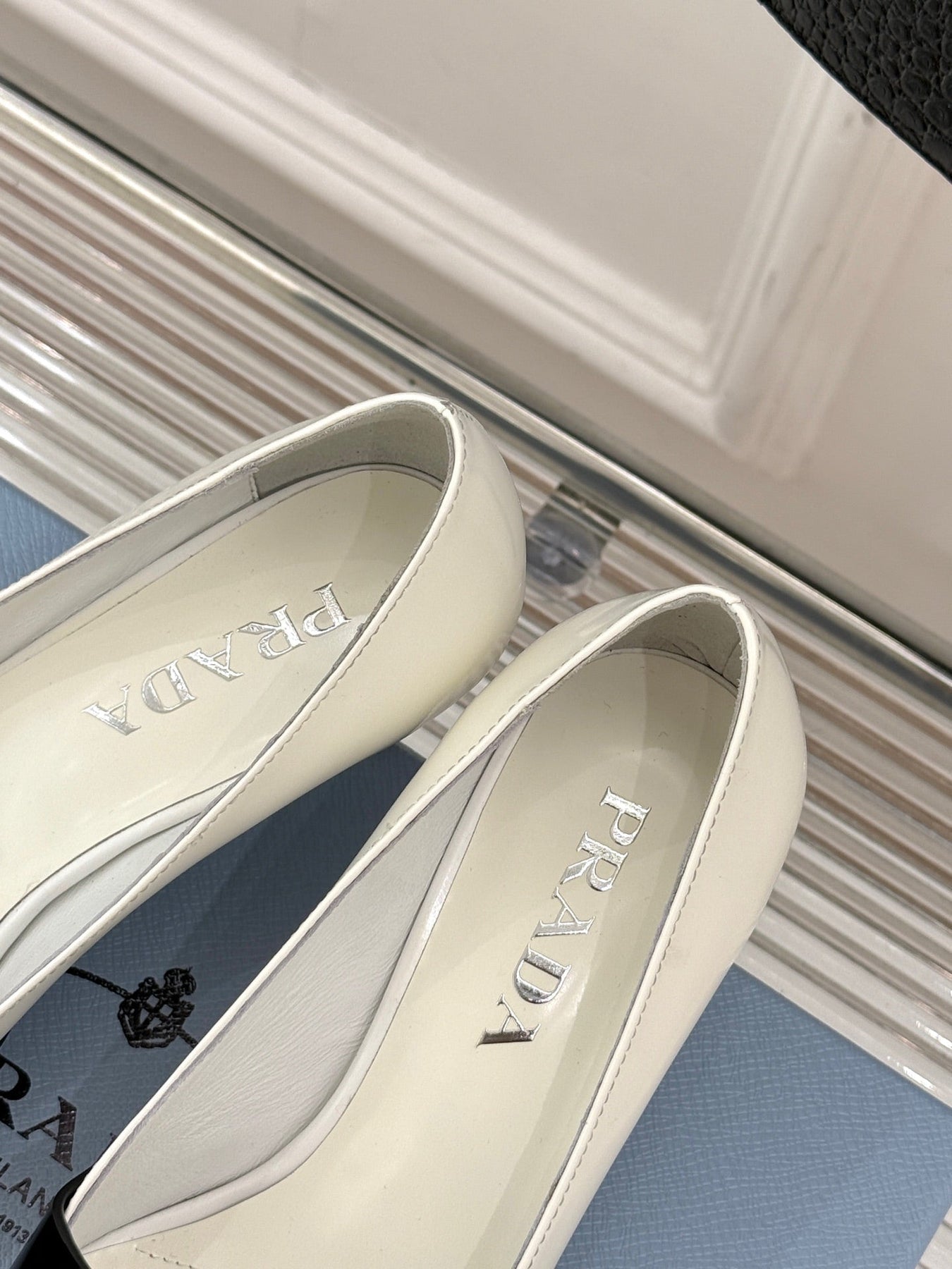 KITTEN HEEL PUMPS IN BLACK MIX WHITE CALFSKIN