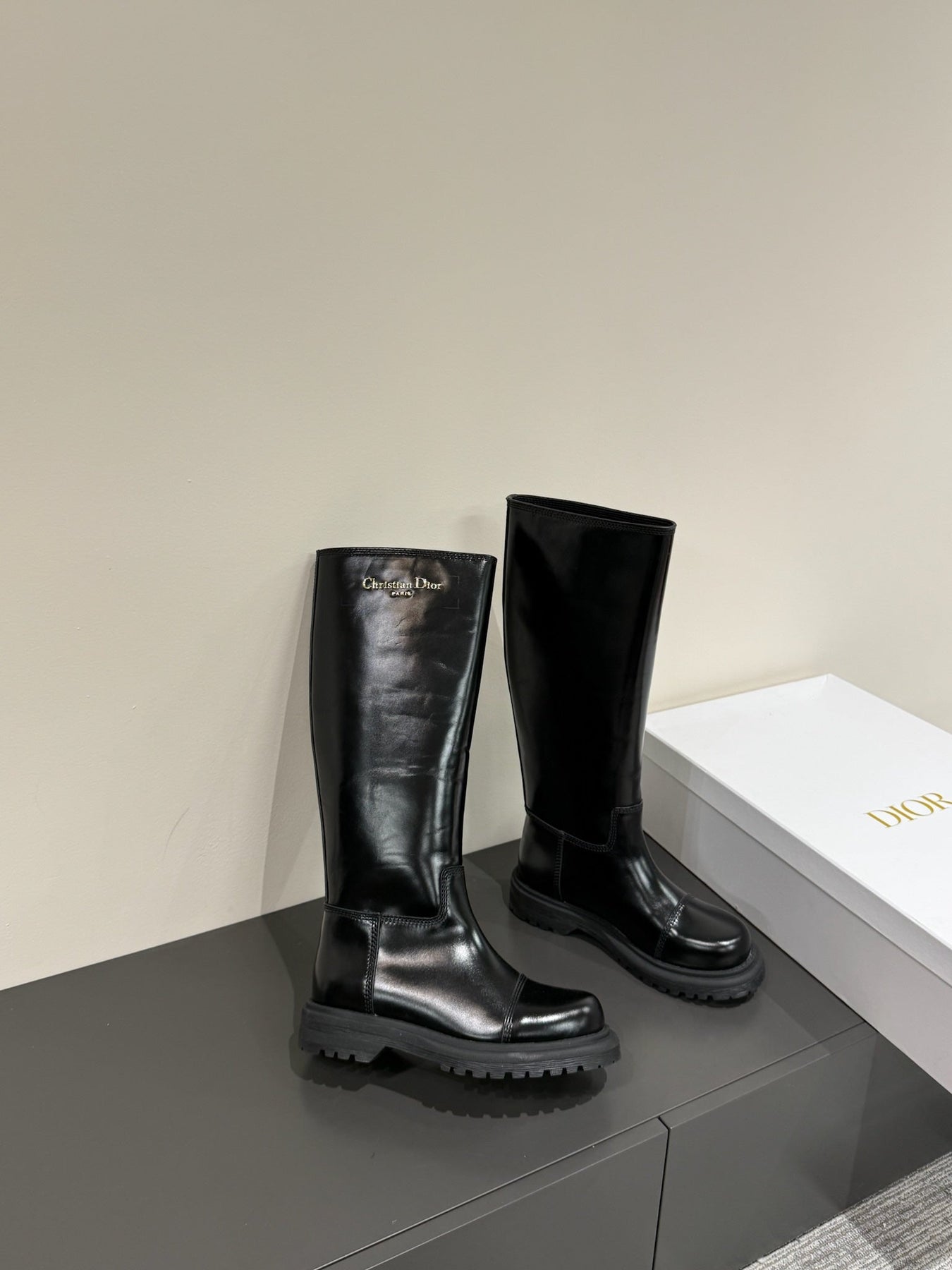D-TOWN BOOTS IN BLACK PATENT CALFSKIN