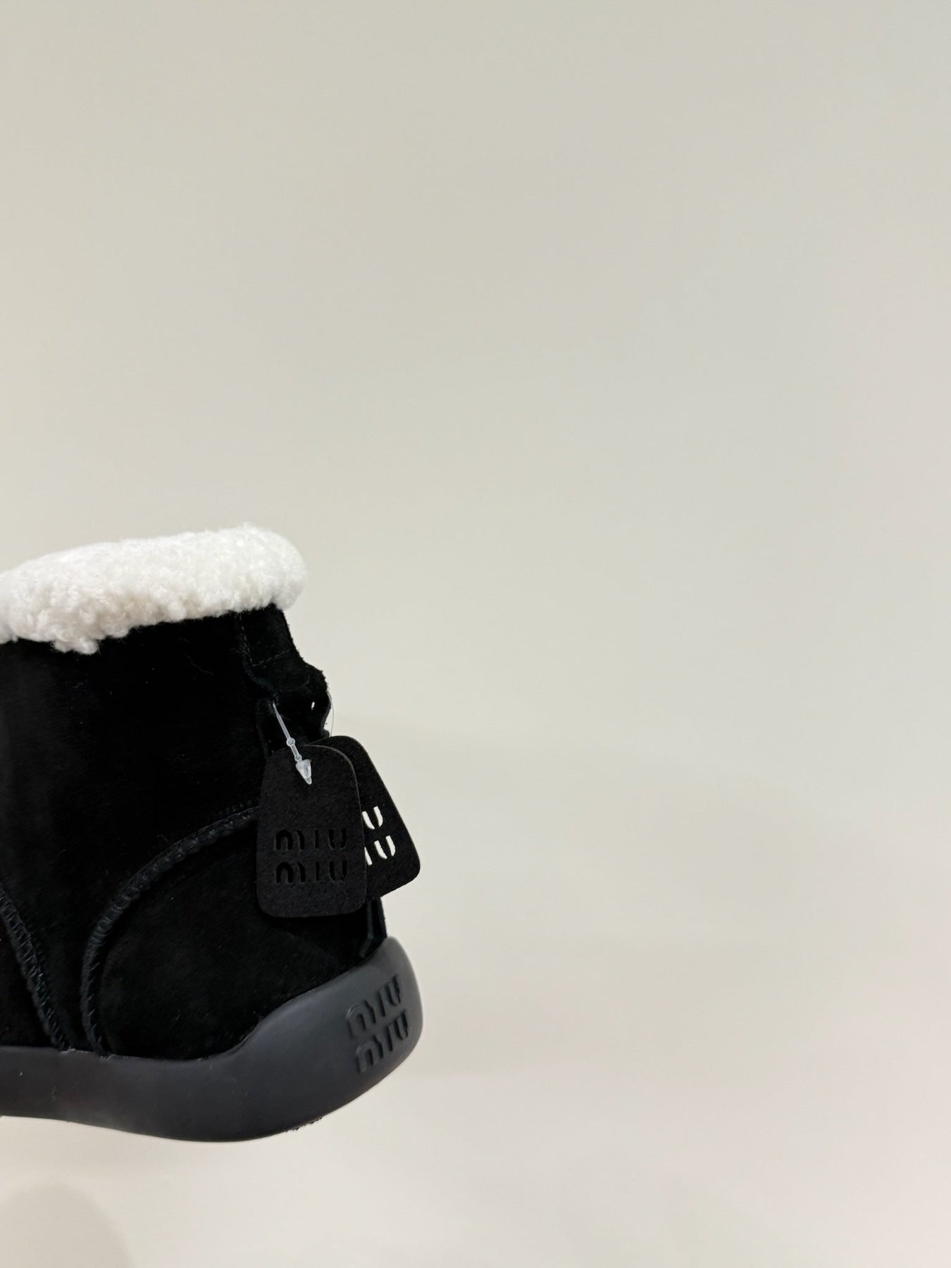 ANKLE BOOTS IN BLACK SUEDE AND FLEECE LINING