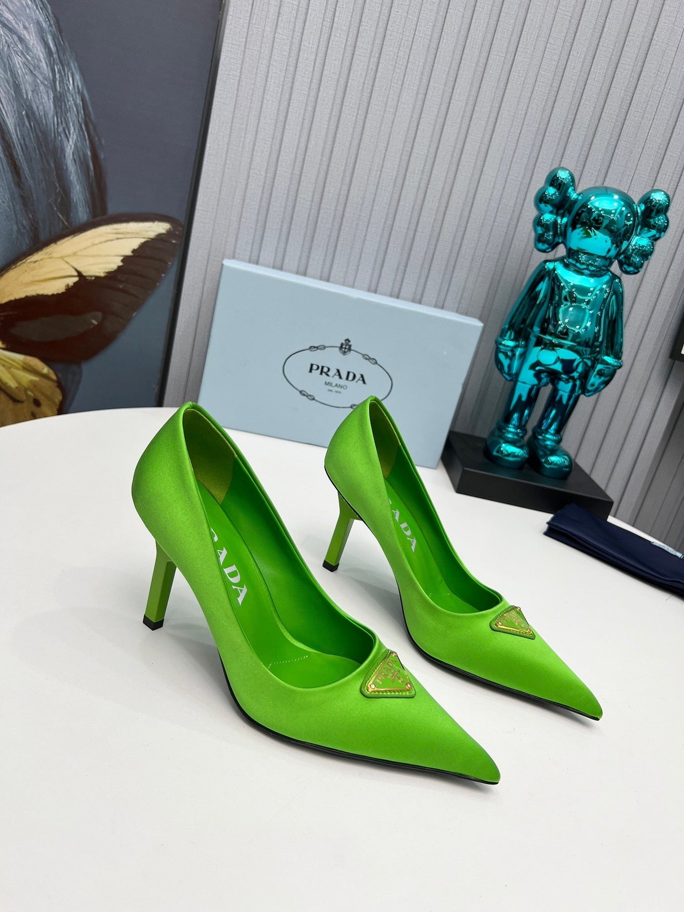 HIGH-HEEL PUMPS IN THYME GREEN SATIN