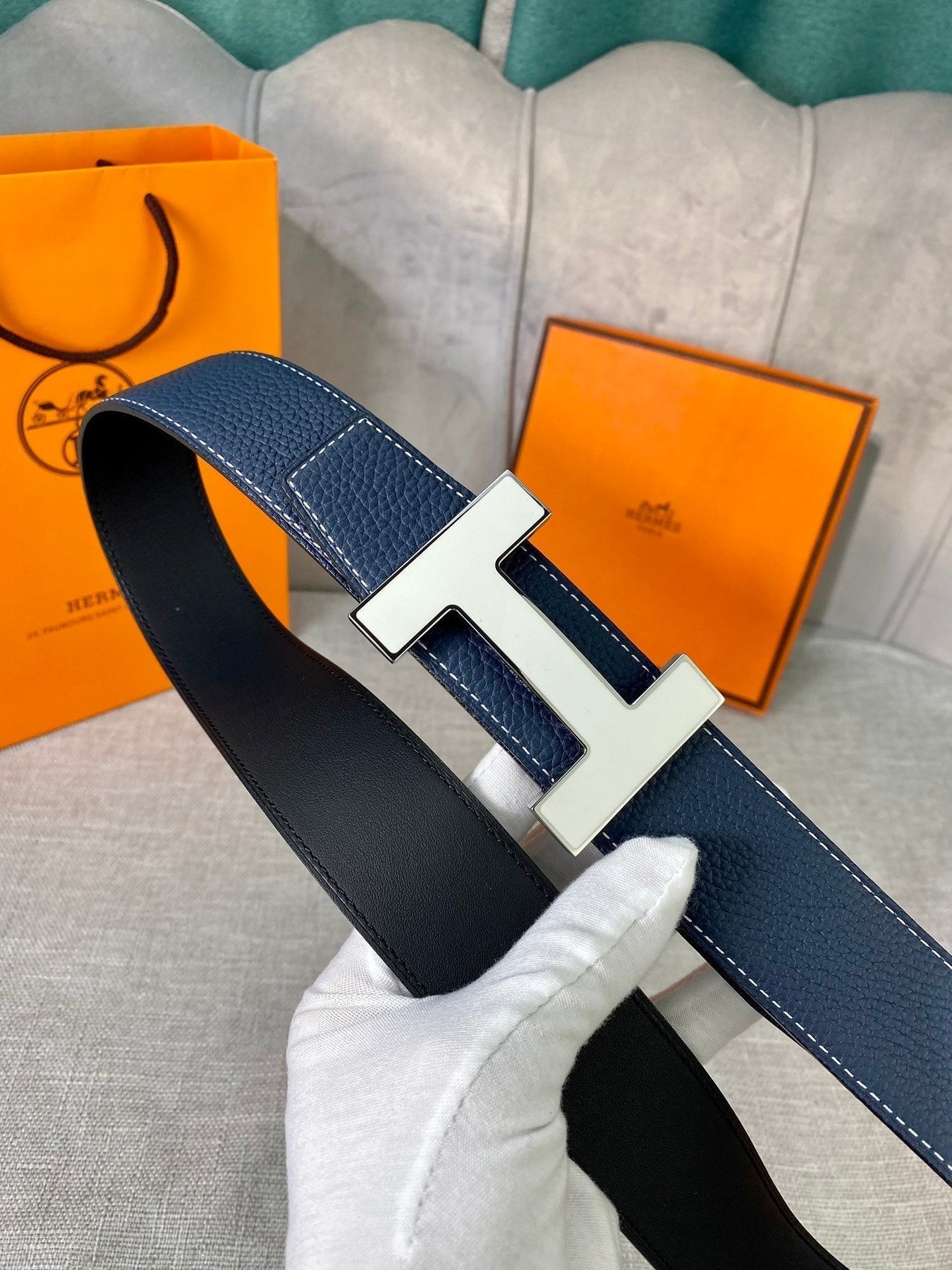 HM CONSTANCE BELT BUCKLE & REVERSIBLE NAVY BLUE LEATHER STRAP 38MM SILVER HARDWARE