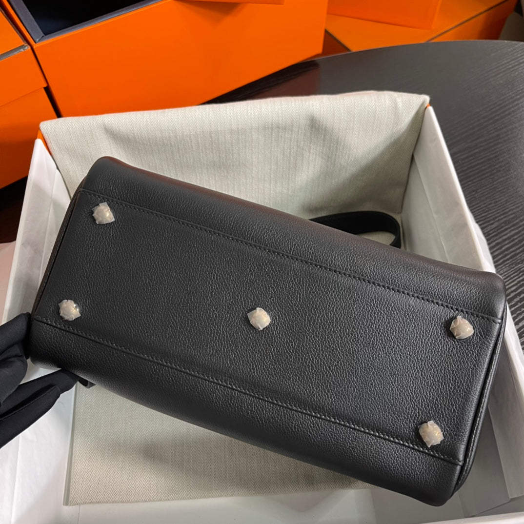 BOSTON NOUVEAU ON BOBY 29 SHOULDER BAG IN BLACK CALFSKIN