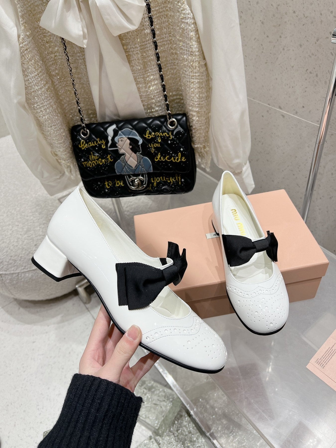 MARY JANE MID HEEL PUMPS IN WHITE PATENT LAMBSKIN WITH BOW
