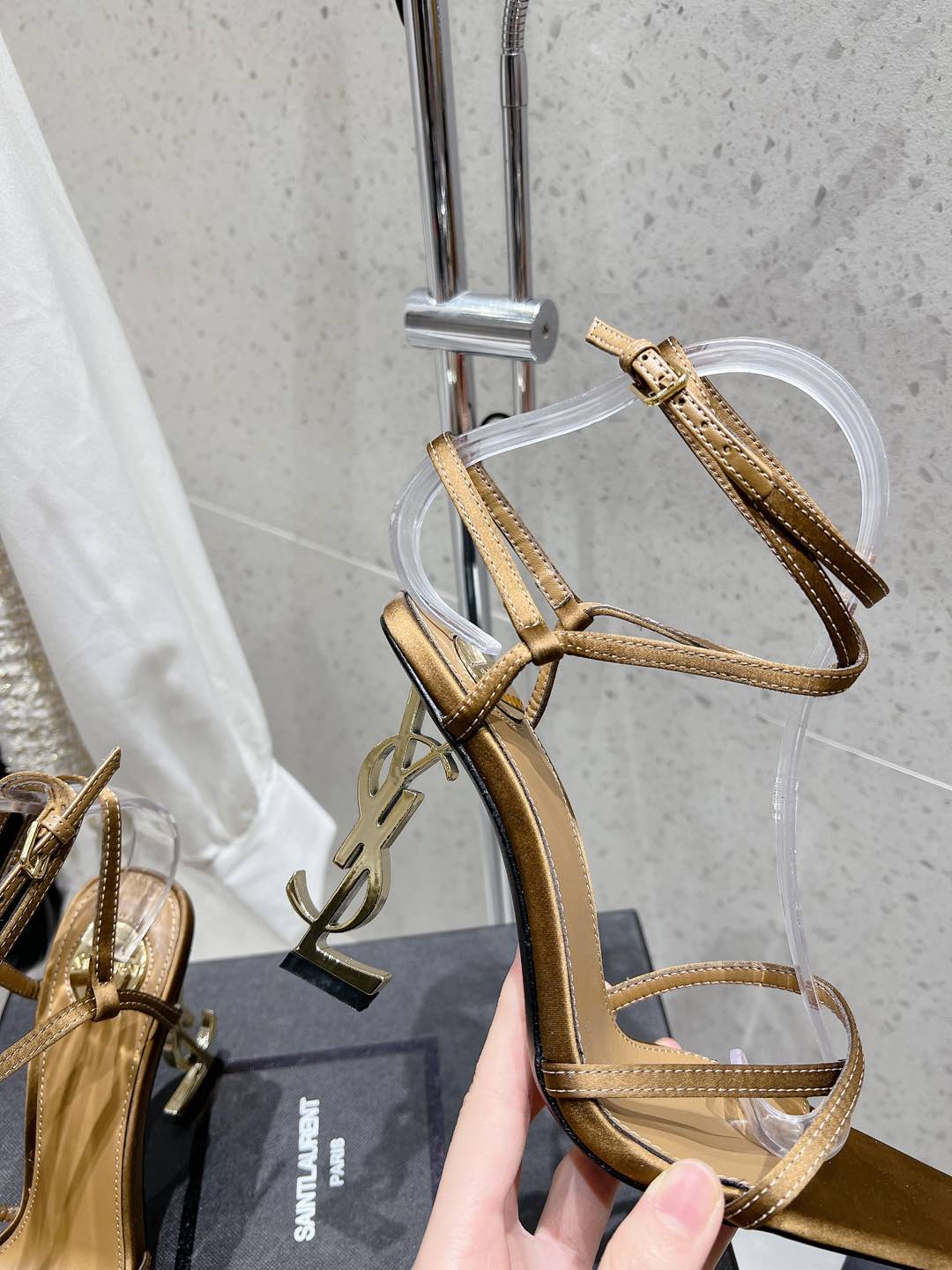 HIGH-HEEL 85 MM SANDAL MULE IN METALLIC GOLD SILK