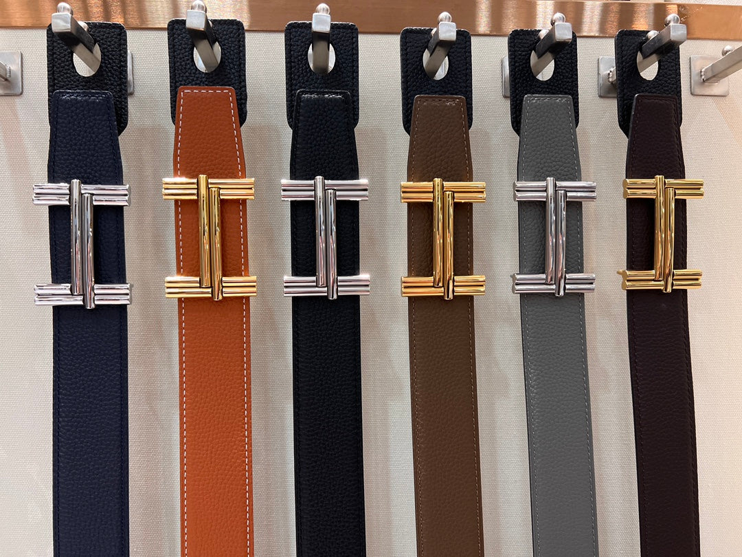 HM TRAVERSE BELT BUCKLE & REVERSIBLE CHOCOLATE BROWN AND BLACK LEATHER STRAP 38 MM GOLD HARDWARE