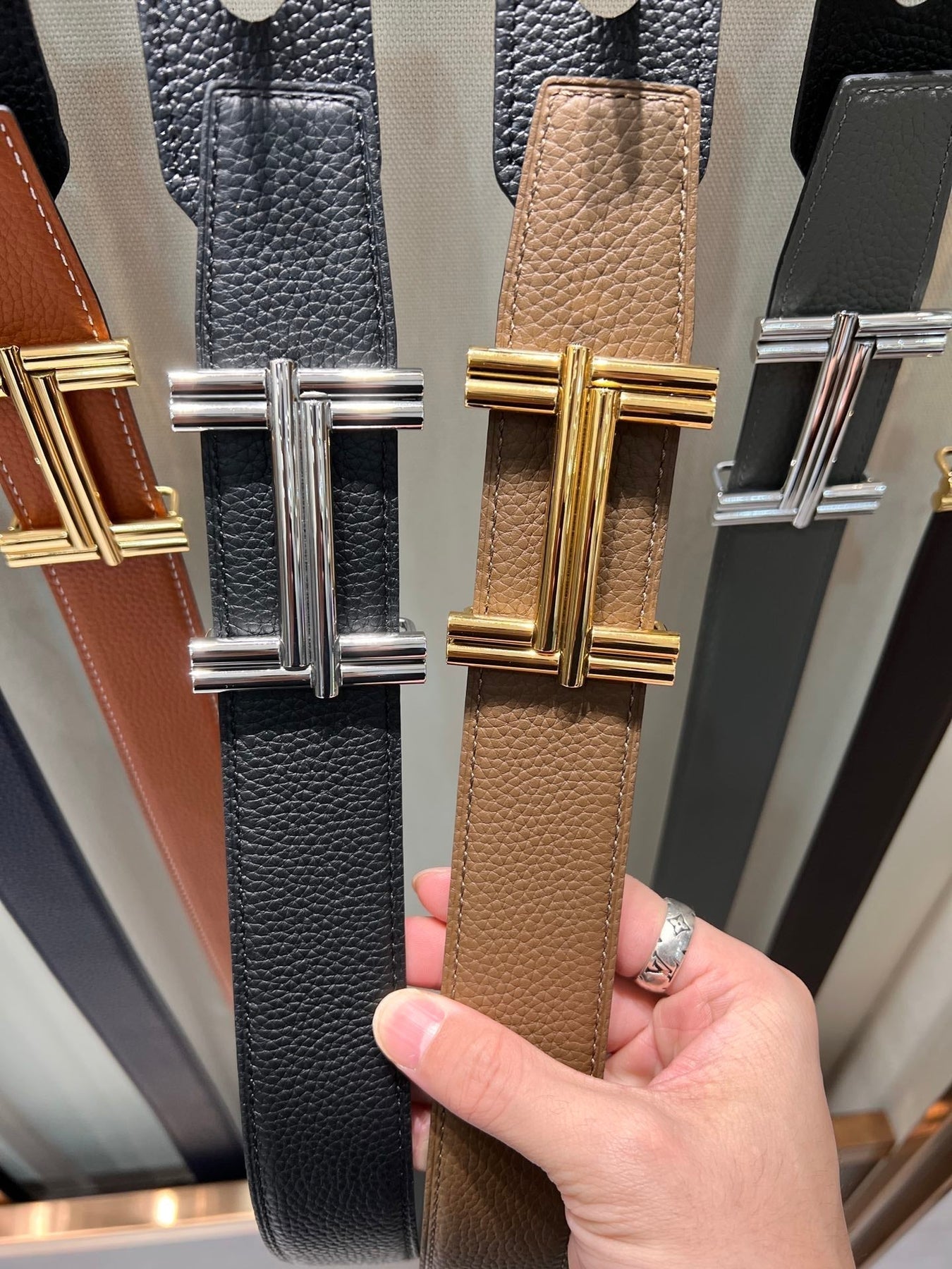 HM TRAVERSE BELT BUCKLE & REVERSIBLE BLACK LEATHER STRAP 38 MM SILVER HARDWARE