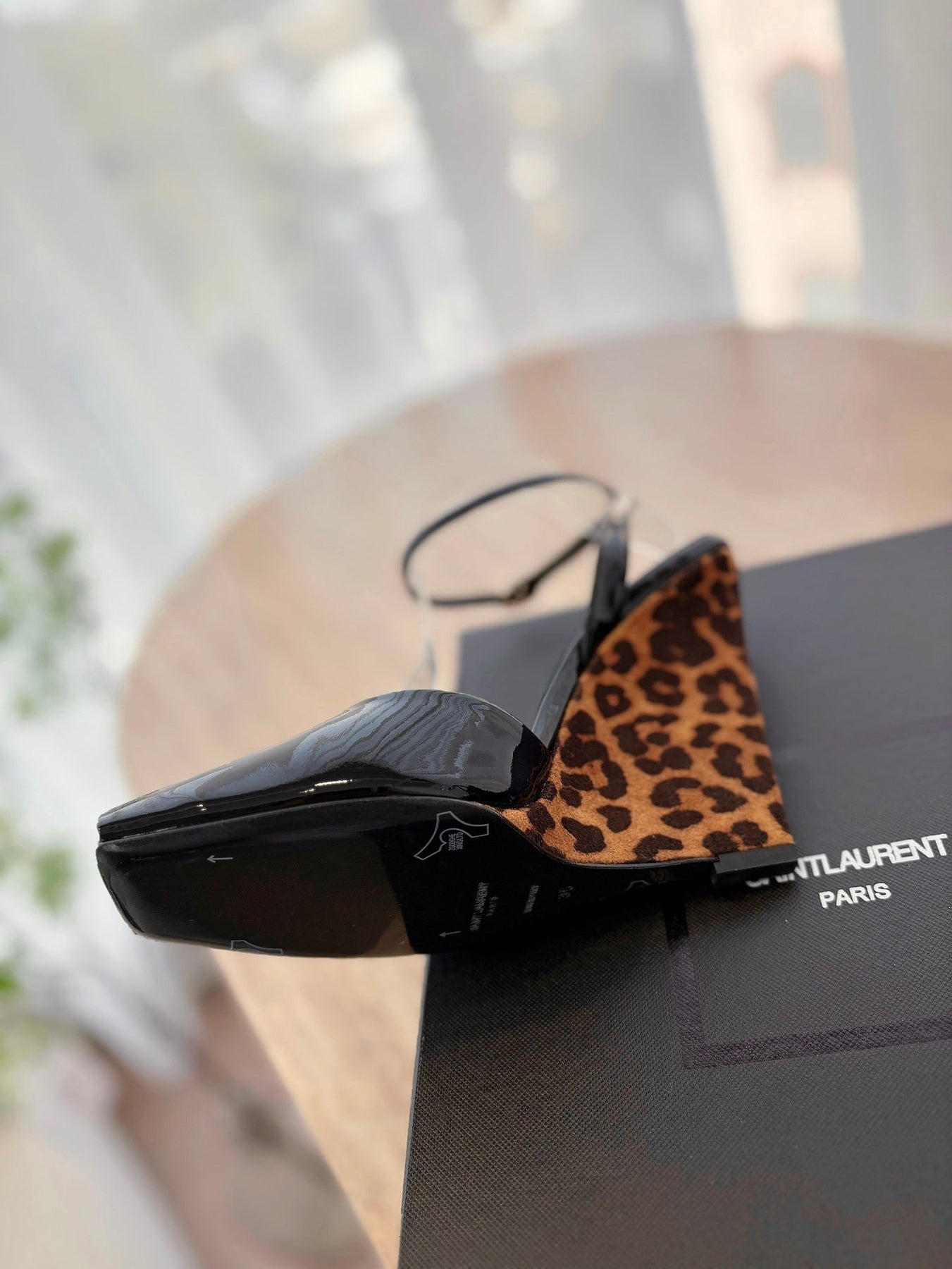 LA SCANDALE HIGH 10 CM WEDGE SANDALS IN BLACK PATENT LEATHER