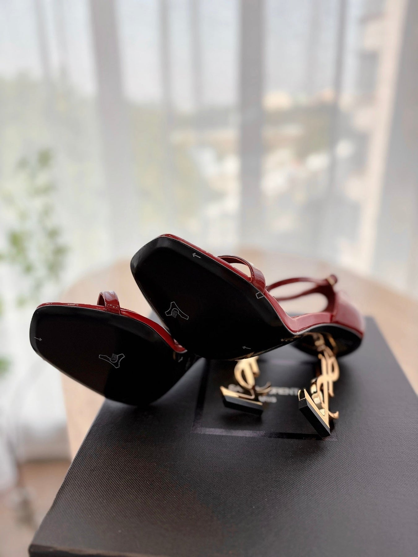 CLASSIC HIGH HEELS 10 CM IN CRIMSON RED PATENT CALFSKIN