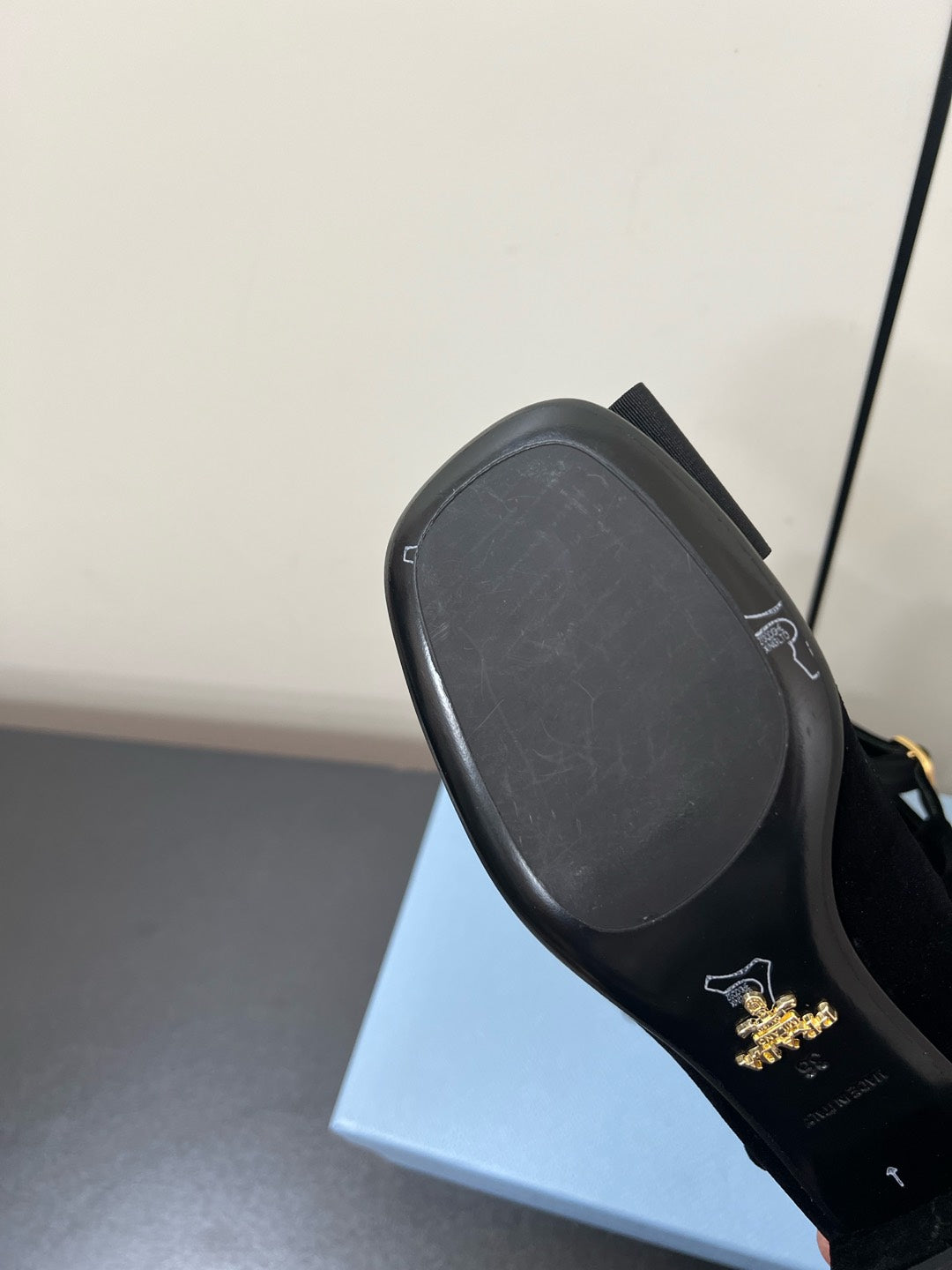 BOW MARY JANE PUMPS WITH T-STRAP IN BLACK VELVET