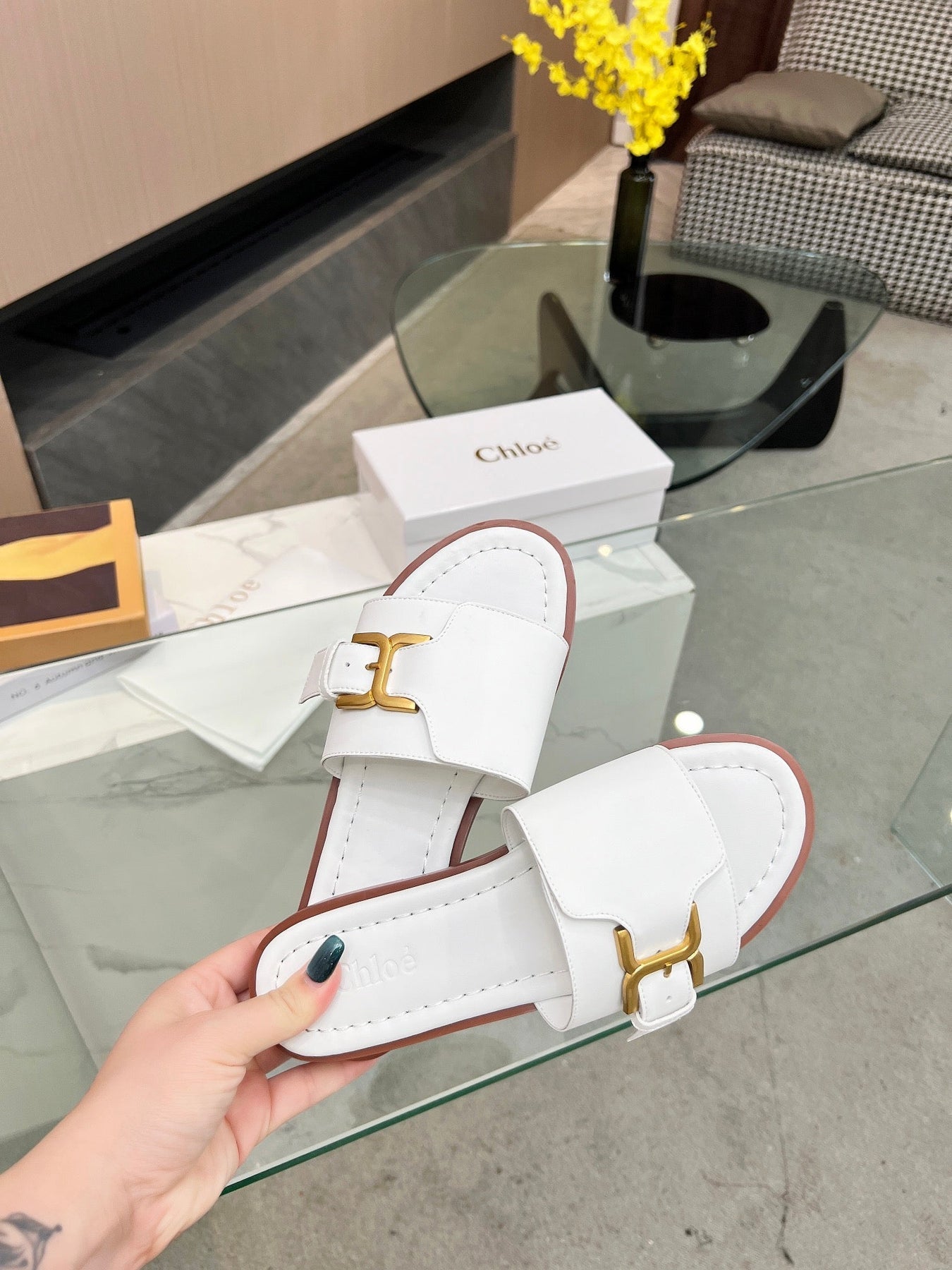 HLOE MARCIE SLIDE IN WHITE CALFSKIN WITH GOLD HARDWARE