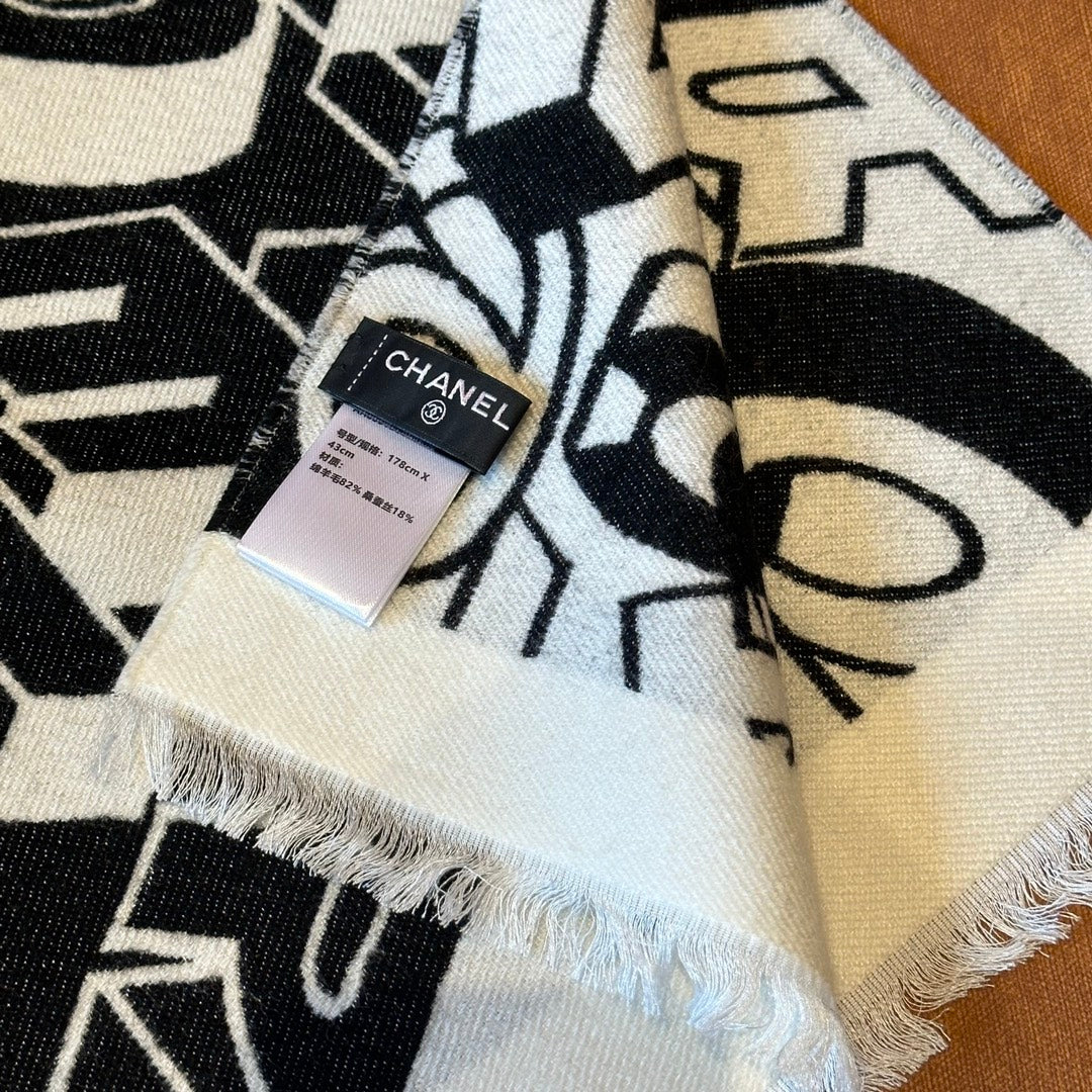 LETTER LOGO 178 CM SCARF IN BLACK MIX WHITE SHEEP WOOL AND SILK 393103