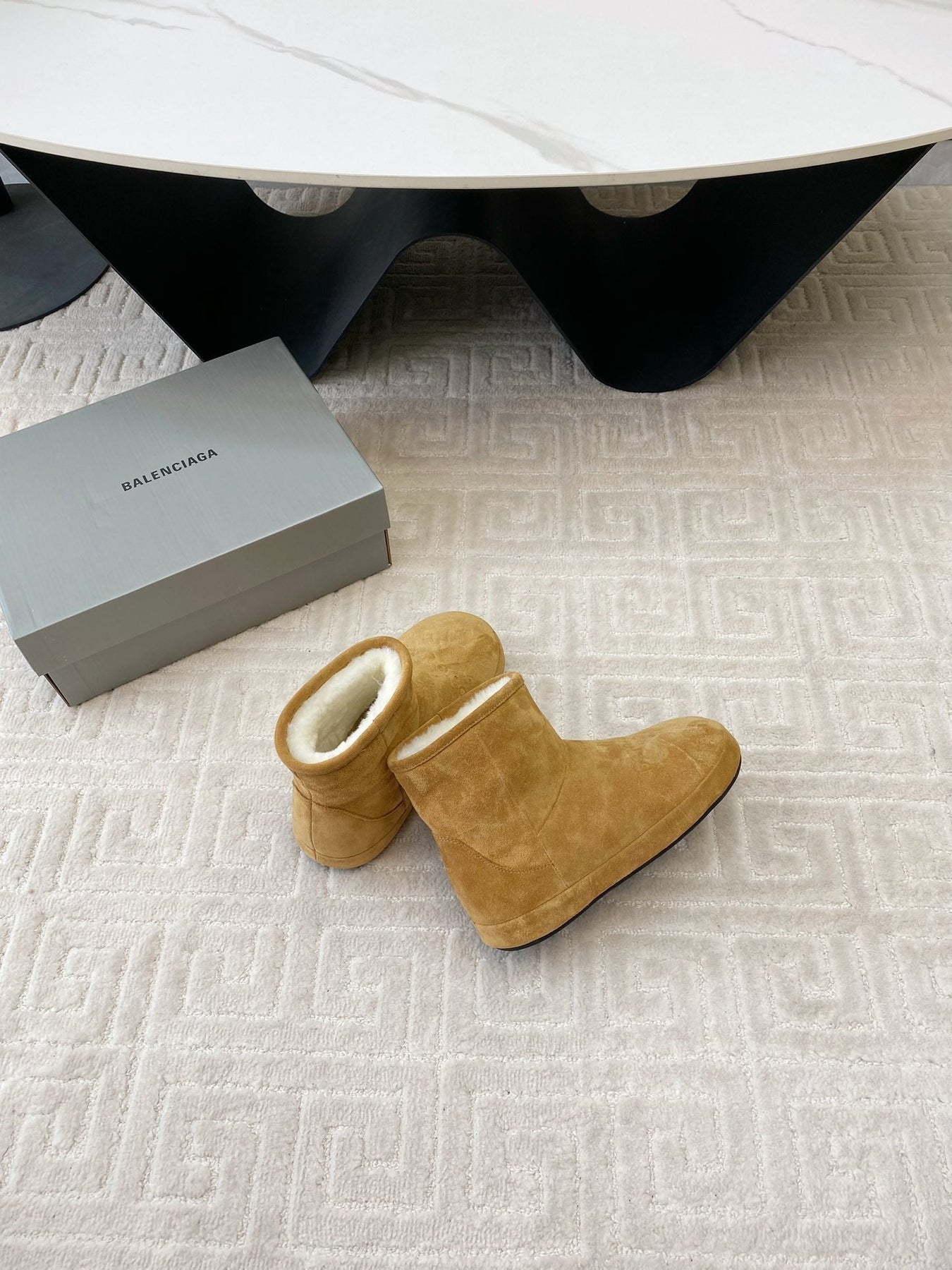 FLAT ANKLE BOOTS IN CIDER BROWN SUEDE AND SHEARLING LINING