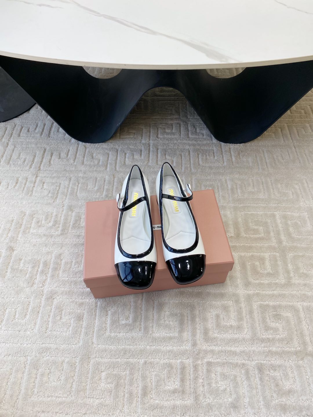 MARY JANE PUMPS IN BLACK MIX WHITE GLOSSY SHEEPSKIN