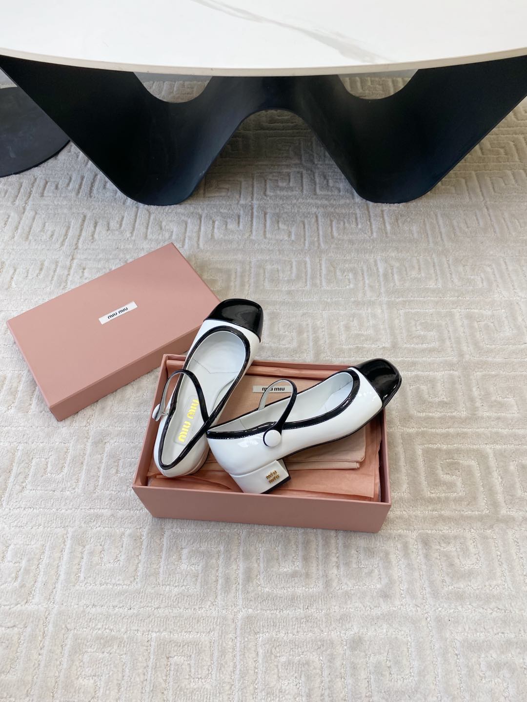 MARY JANE PUMPS IN BLACK MIX WHITE GLOSSY SHEEPSKIN