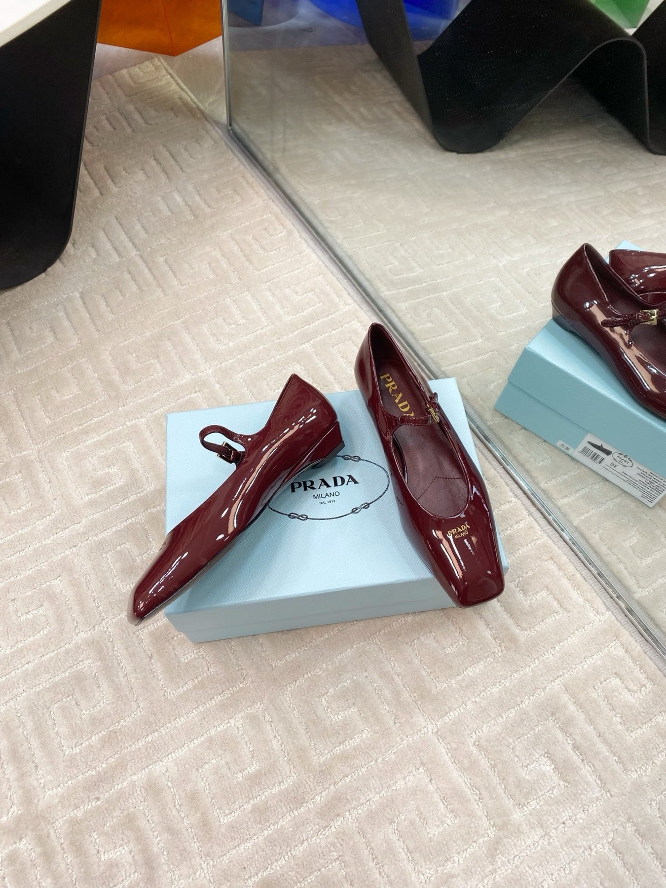 MARY JANE FLATS SQUARE TOE IN BURGUNDY RED PATENT SHEEPSKIN