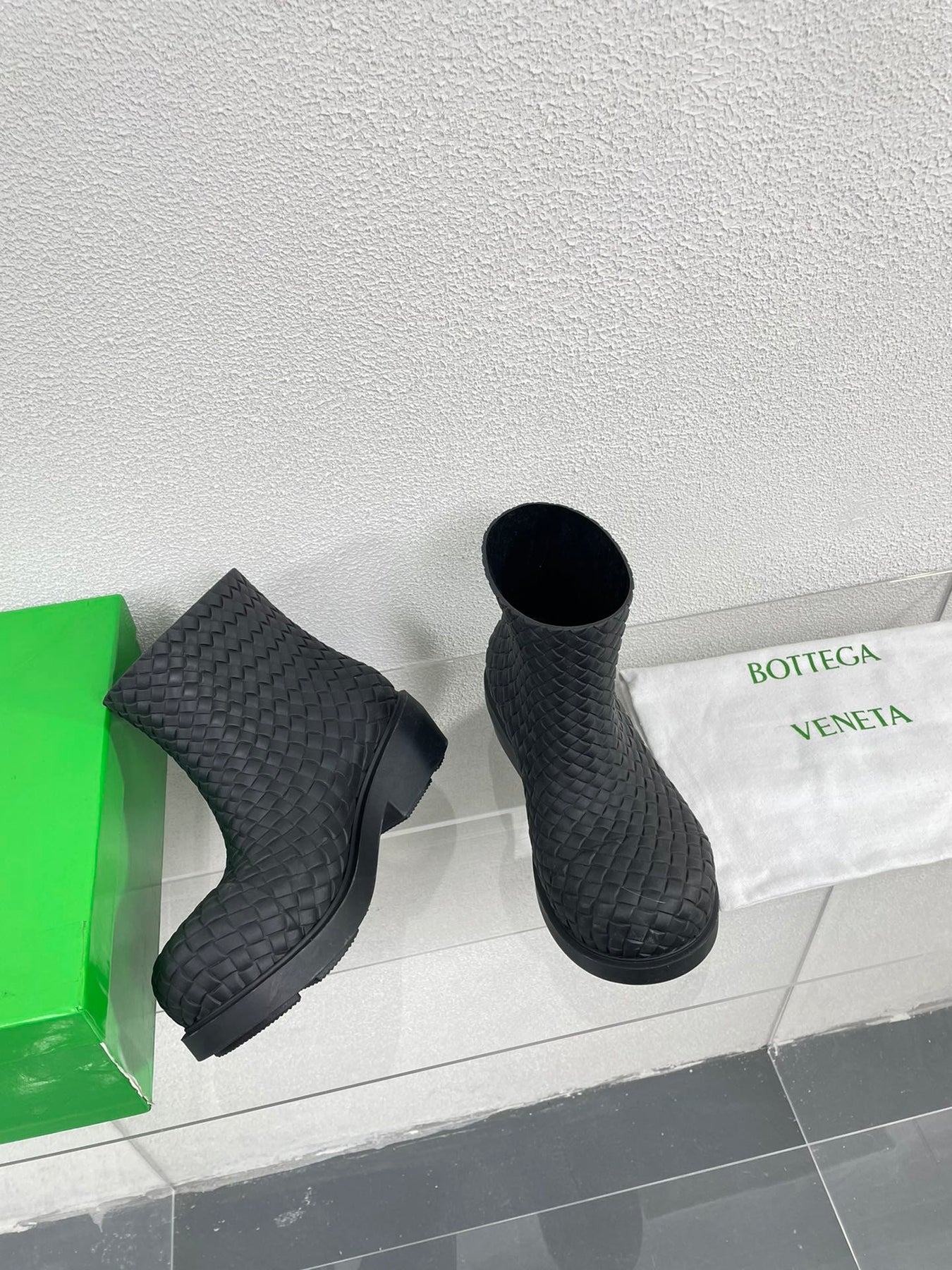 FIREMAN BOOTS IN BLACK RUBBER WITH ICONIC INTRECCIO MOTIF