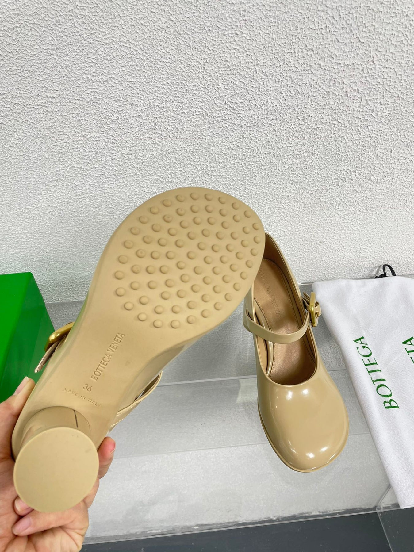 ATOMIC MARY-JANE PUMP 9 CM IN BISQUE BEIGE CALFSKIN