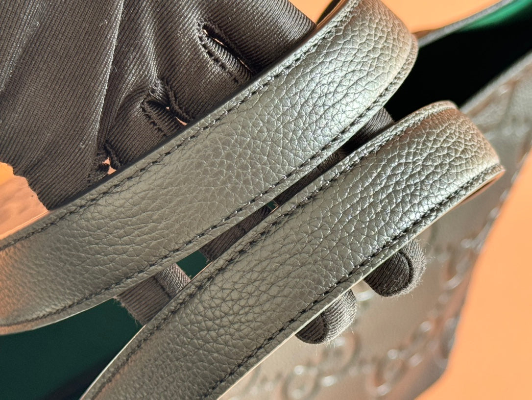 EMBLEM MEDIUM TOTE BAG 30 IN BLACK GG CALFSKIN