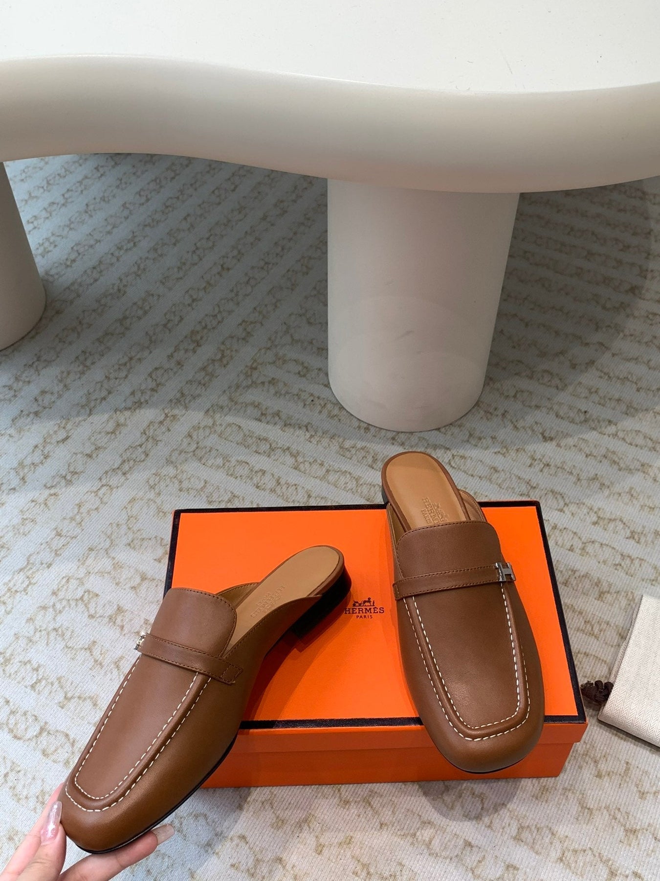 IENA MULE CARAMEL CALFSKIN