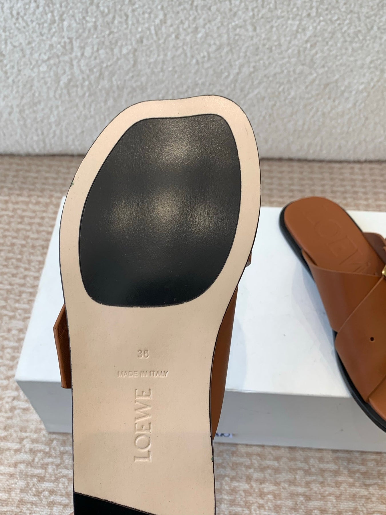 PETAL BELT FLAT SANDAL IN BRONZE BROWN CALFSKIN