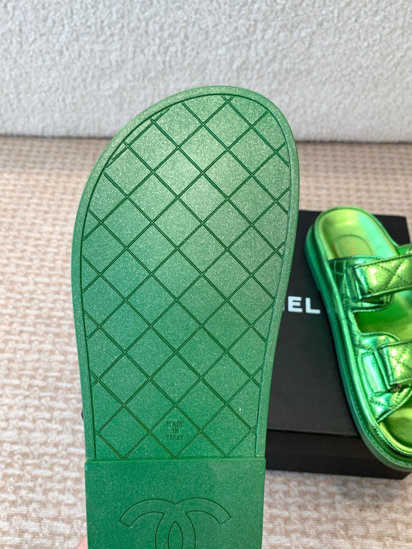 DAD SANDAL IN EMERALD GREEN SHEEPSKIN MULE