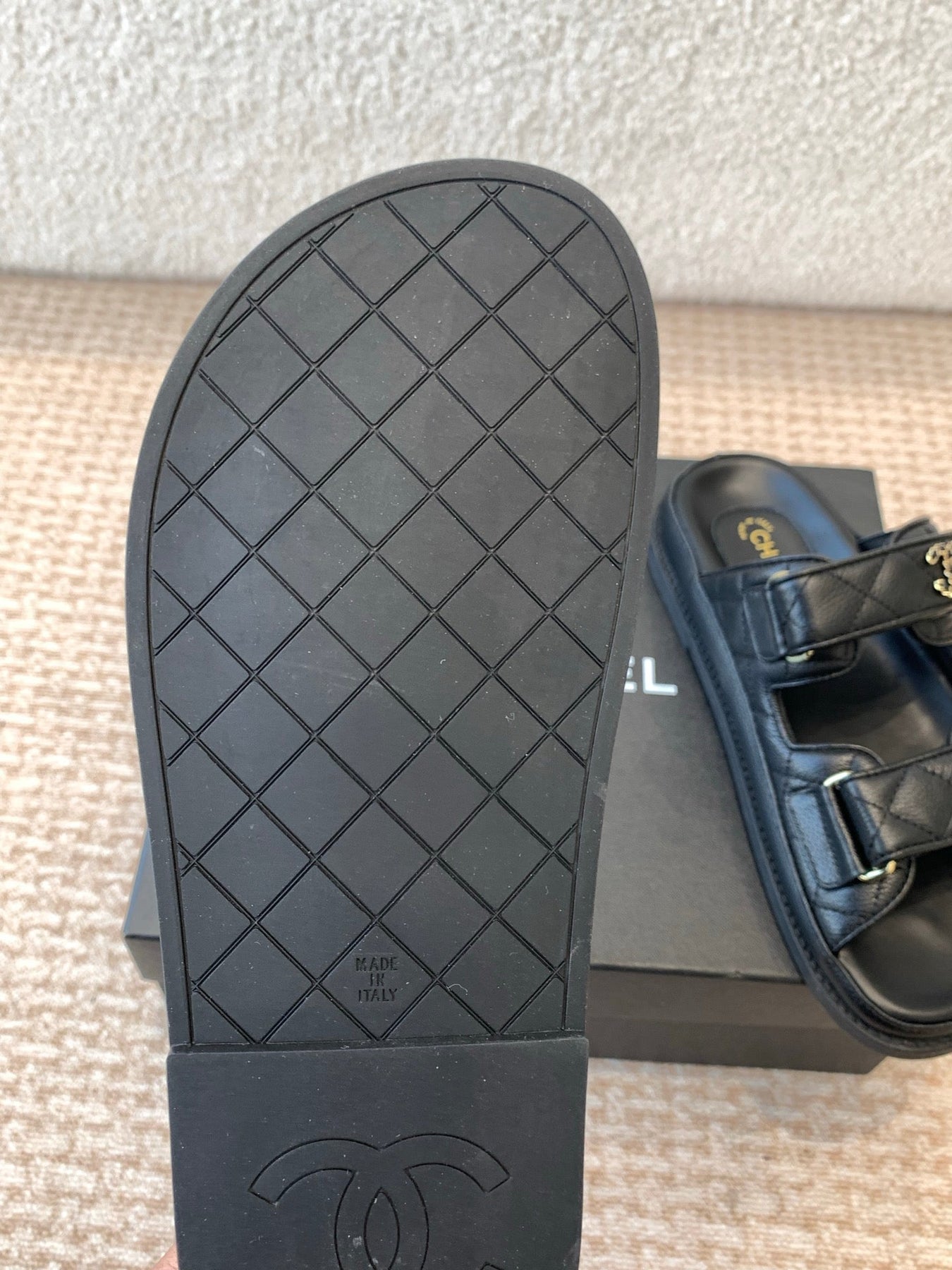 DAD SANDAL IN BLACK SHEEPSKIN MULE