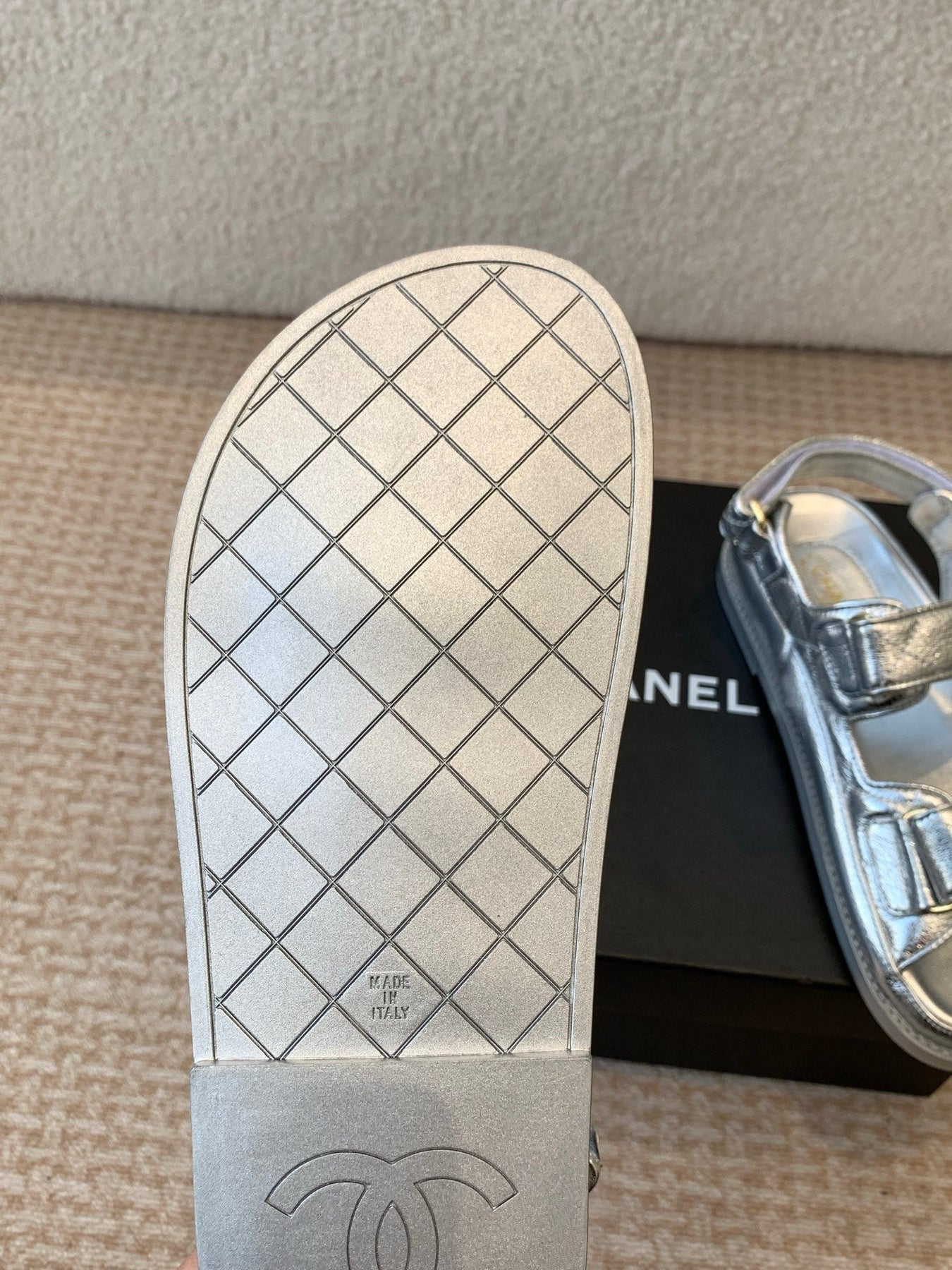 DAD SANDAL IN SILVER SHEEPSKIN