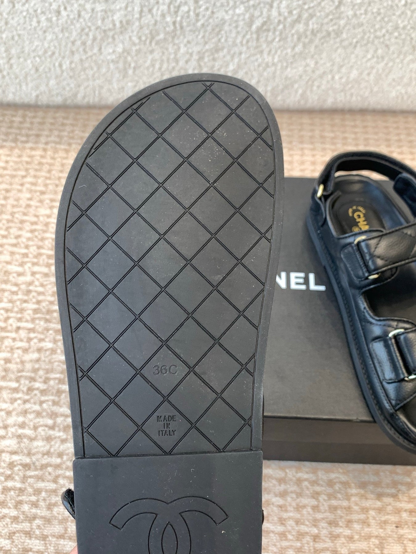 DAD SANDAL IN BLACK SHEEPSKIN