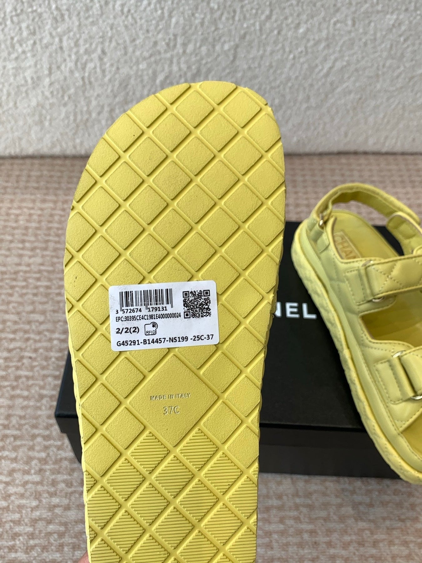 DAD SANDAL IN LEMON YELLOW CALFSKIN
