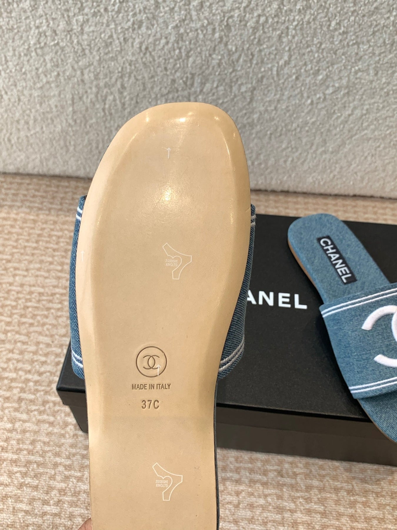 FLAT SLIDE IN AEGEAN BLUE DENIM WITH WHITE LOGO