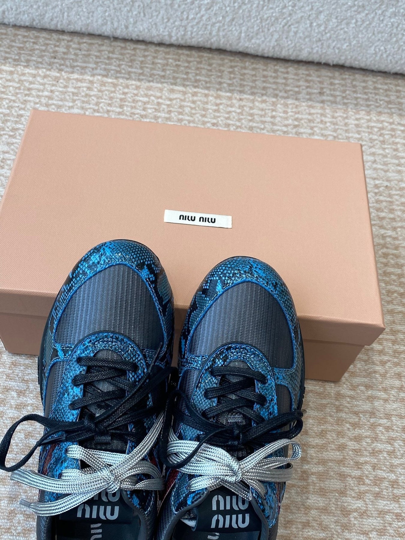 GYMNASIUM SNEAKER IN BLACK FABRIC AND BLUE SNAKE EFFECT CALFSKIN