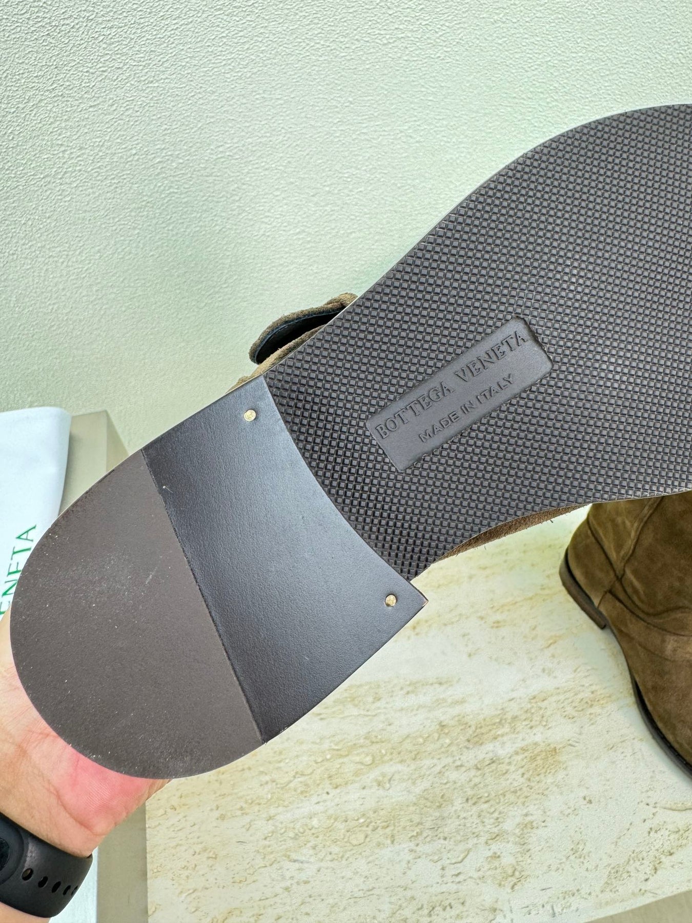 KNEE HIGH BOOT IN CHOCOLATE BROWN SUEDE