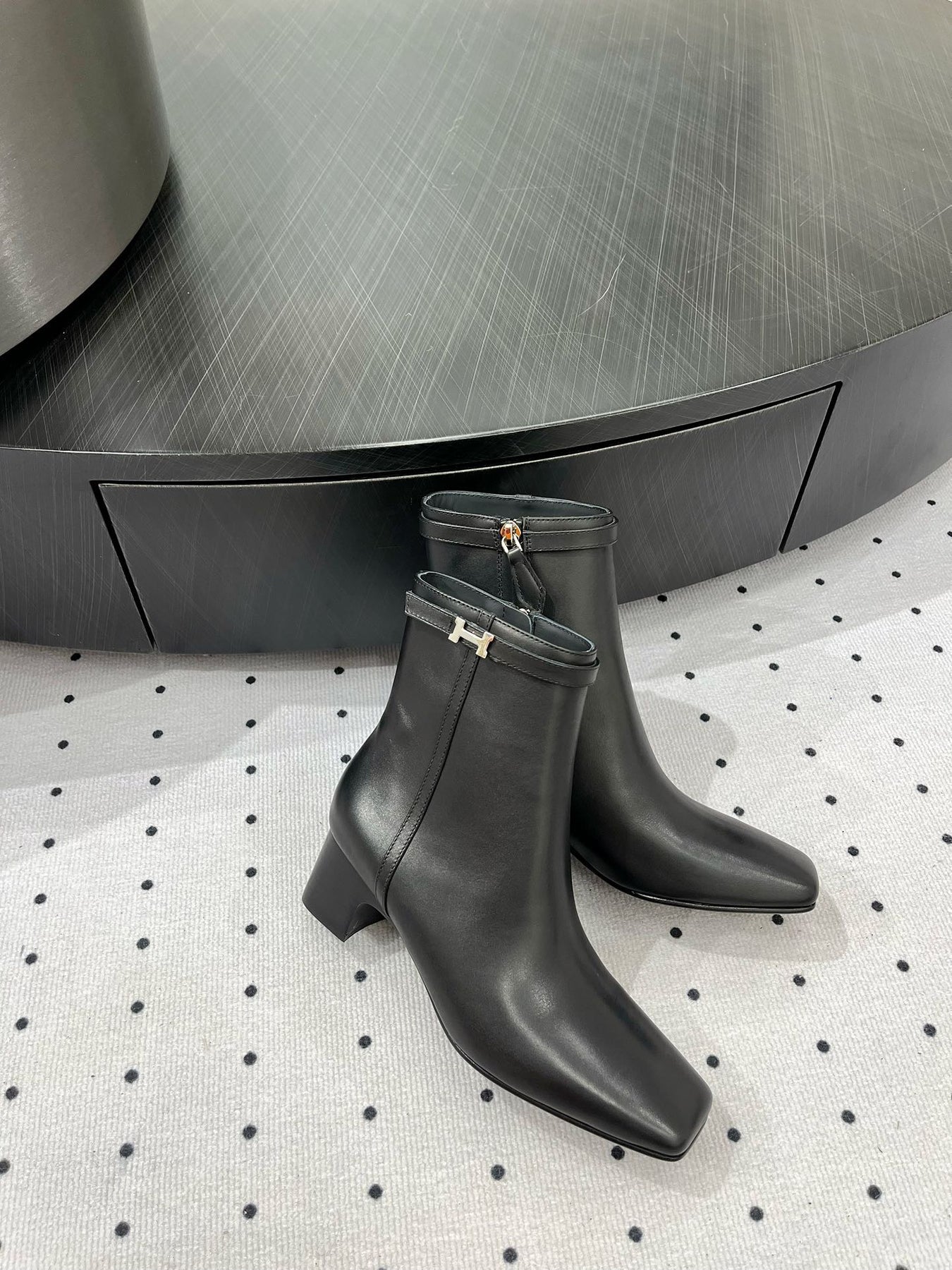 HOMMAGE ANKLE BOOT 5 CM IN BLACK CALFSKIN