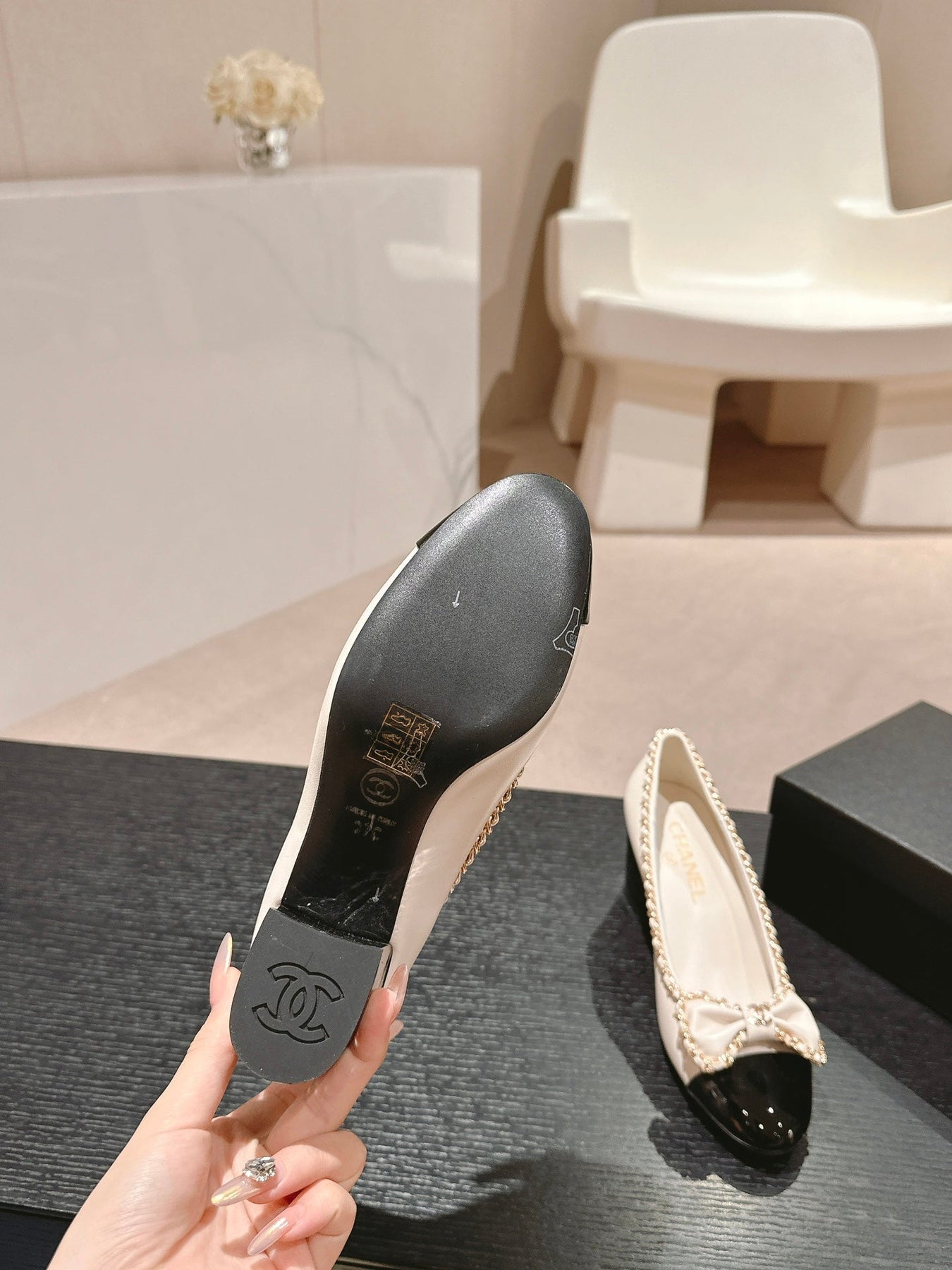 BOWKNOT HIGH HEELS IN WHITE MIX BLACK SHEEPSKIN