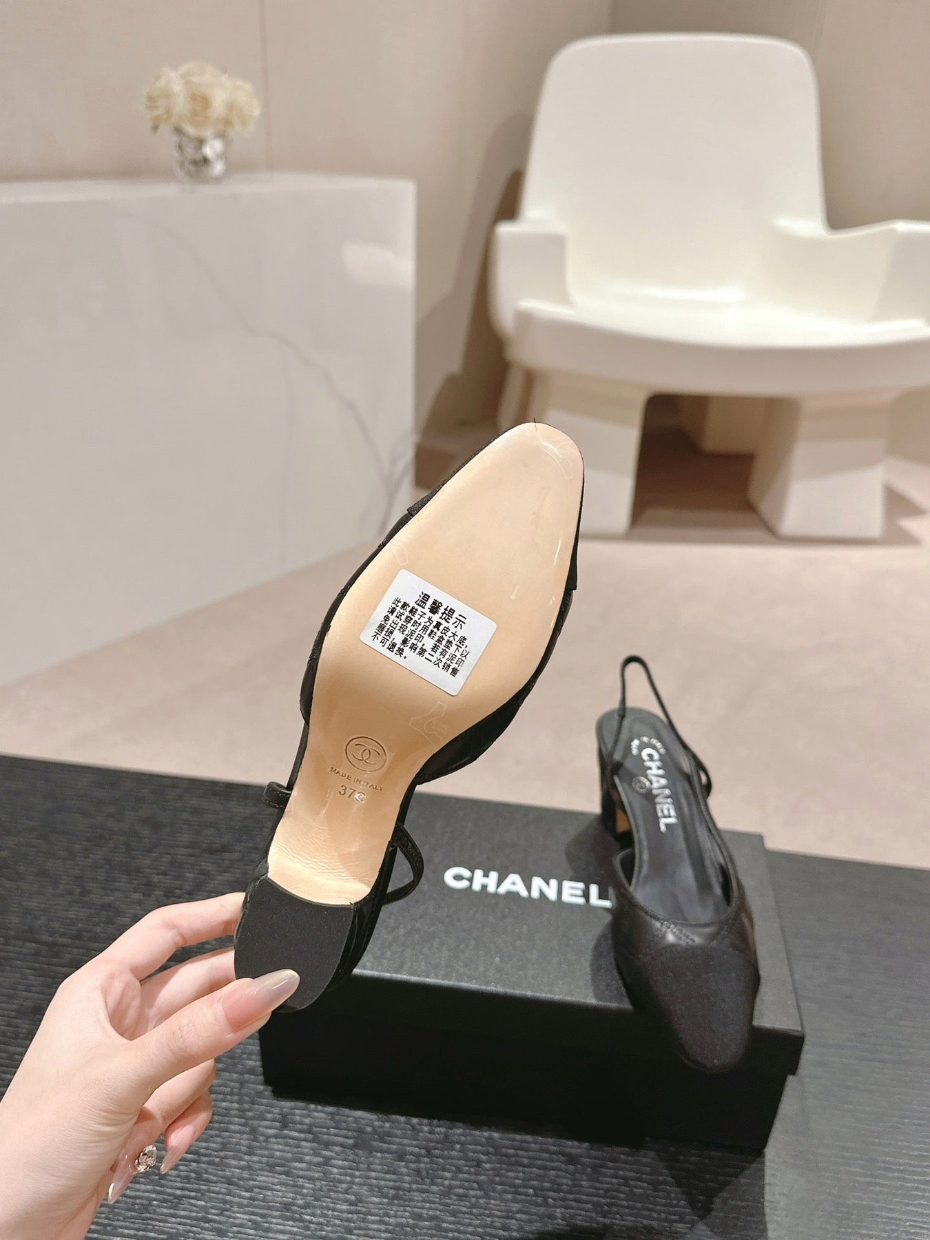 HIGH SLINGBACKS IN BLACK LAMBSKIN AND SATIN